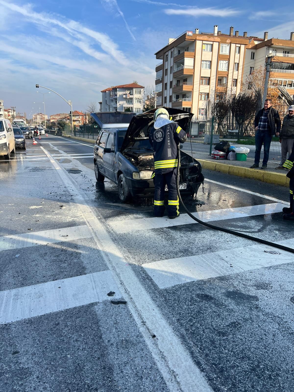 Karamürsel Ereğli’de Seyir Halindeki Araç Alev Aldı4 (2)