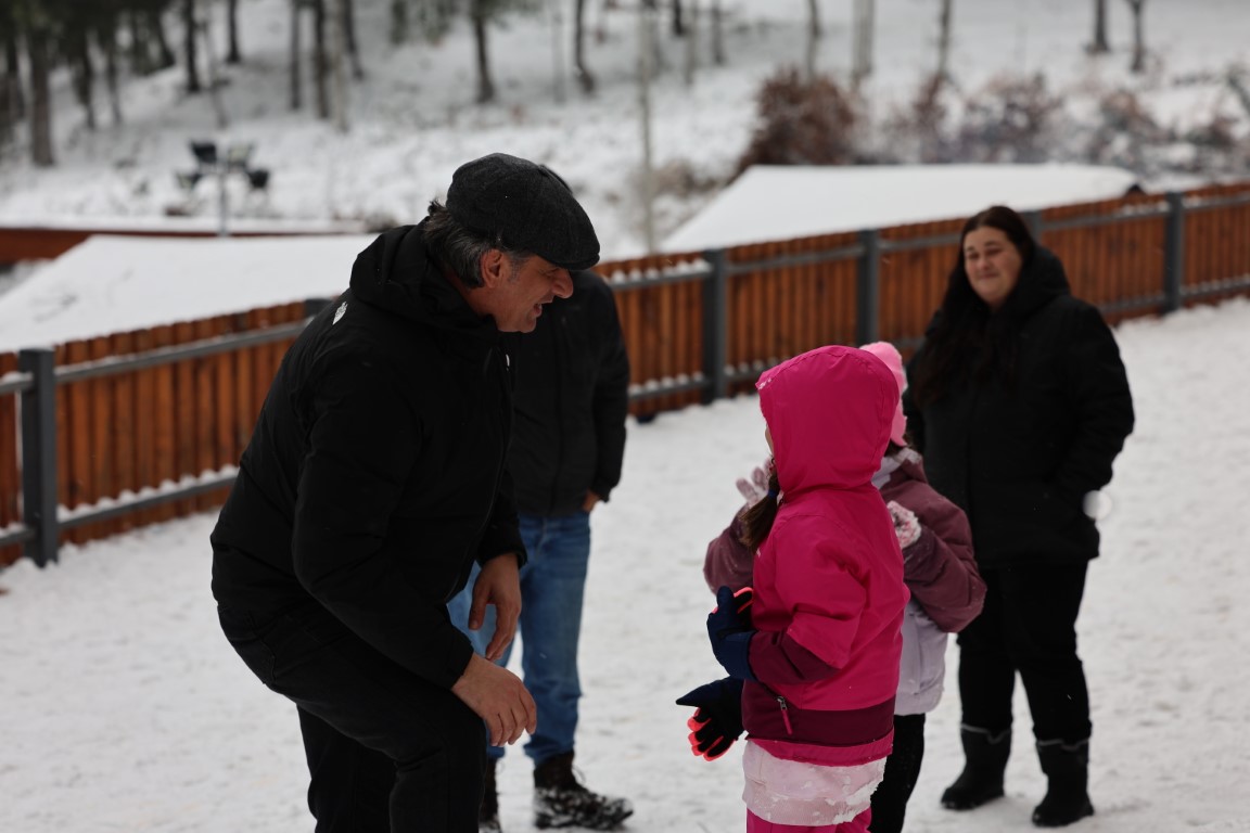 Kartepe Belediyesi Mesire Alanı, Kışın Beyaz Büyüsünü Ücretsiz Sunuyor 4