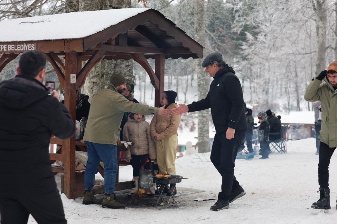 Kartepe Belediyesi Mesire Alanı, Kışın Beyaz Büyüsünü Ücretsiz Sunuyor 5