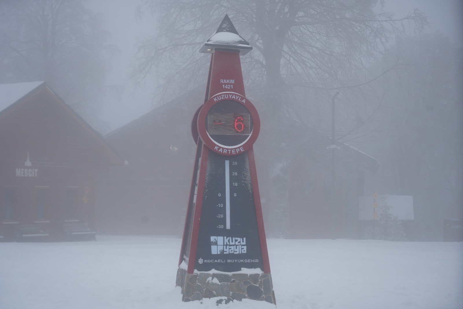 Kartepe’de Kar Kalınlığı 10 Santimetreyi Aştı! 04