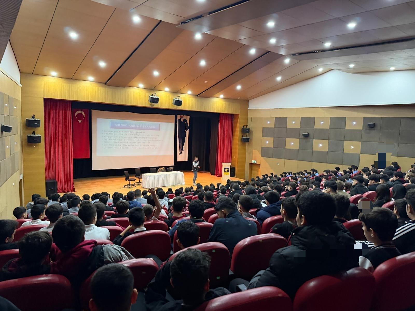 Kocaeli Emniyeti’nden Okul Çevrelerinde Çocuklara Yönelik Güvenlik Ve Farkındalık Çalışması (2)