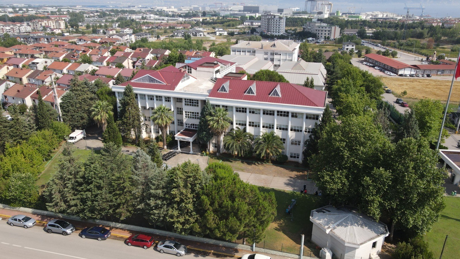 Kocaeli Sağlık Ve Teknoloji Üniversitesi, Yök Raporunda İlk 20’De 02