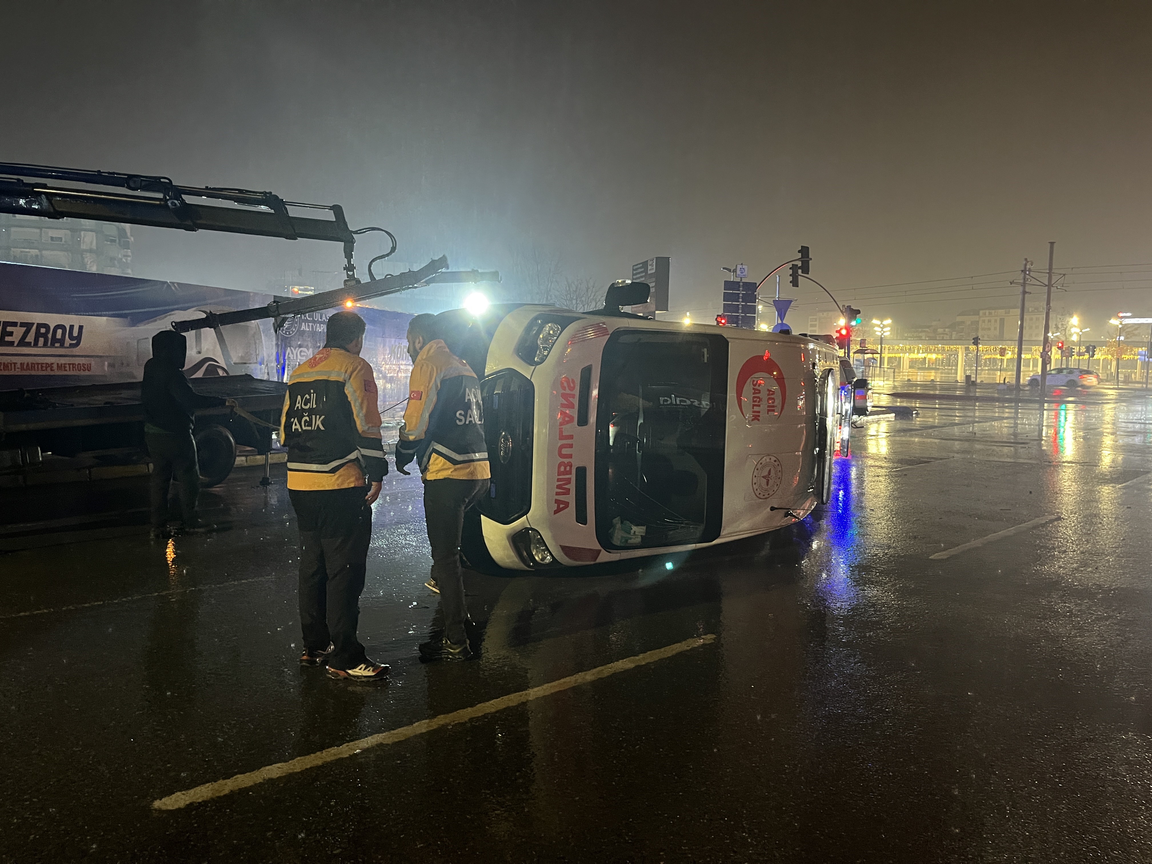 Kocaeli'de Ambulans Ile Panelvan Çarpıştı! 01
