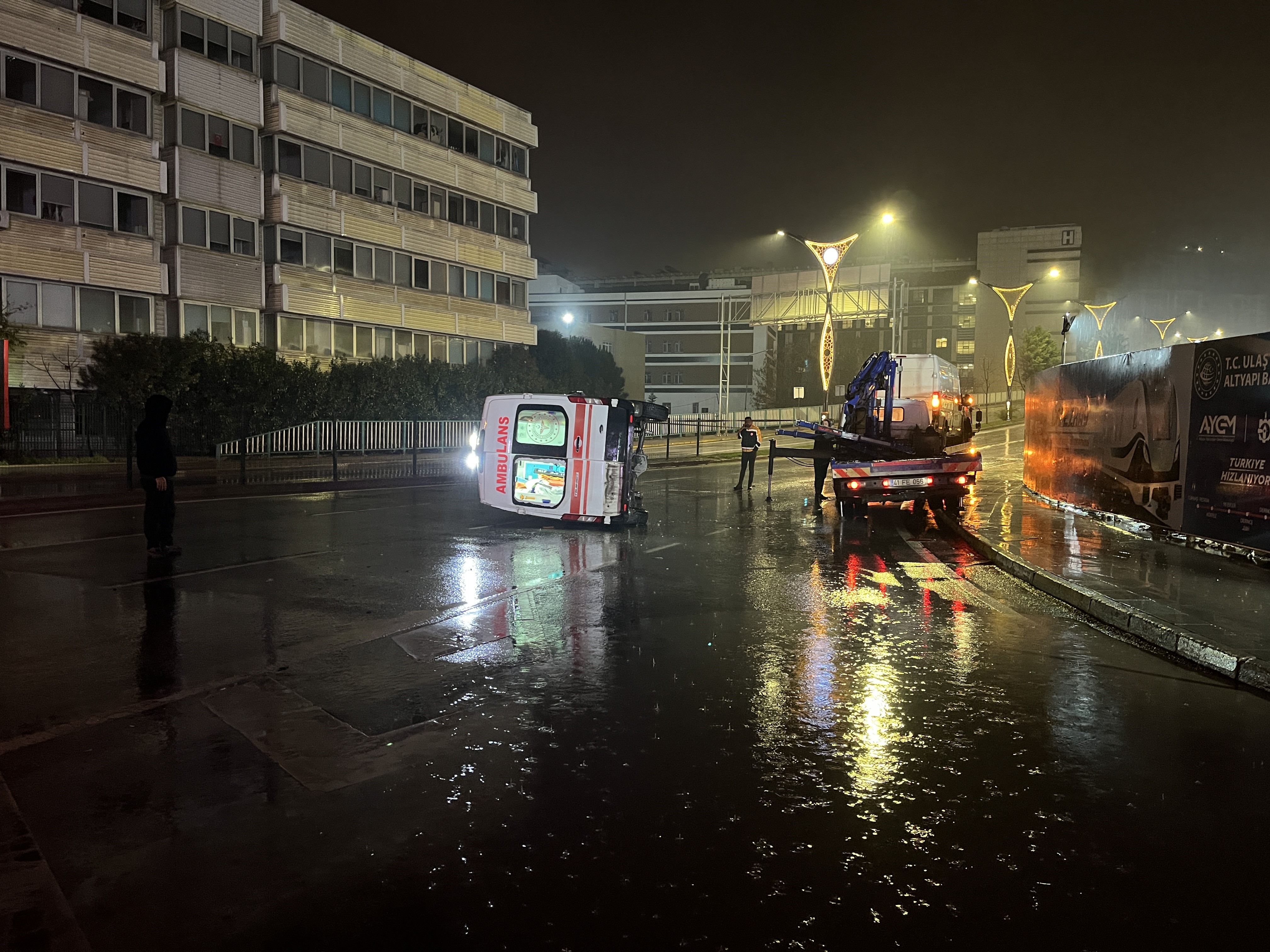 Kocaeli'de Ambulans Ile Panelvan Çarpıştı! 02