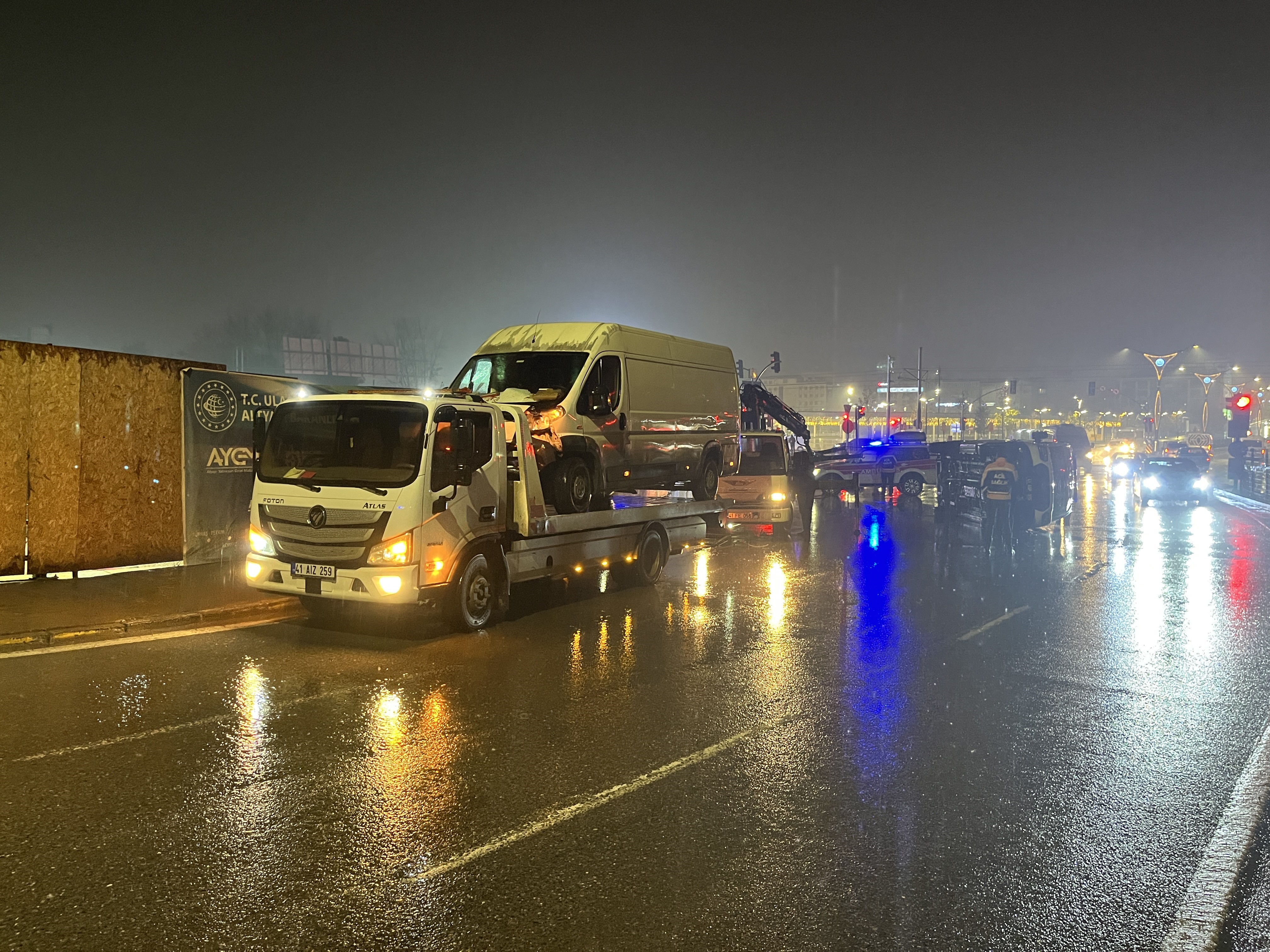 Kocaeli'de Ambulans Ile Panelvan Çarpıştı! 04