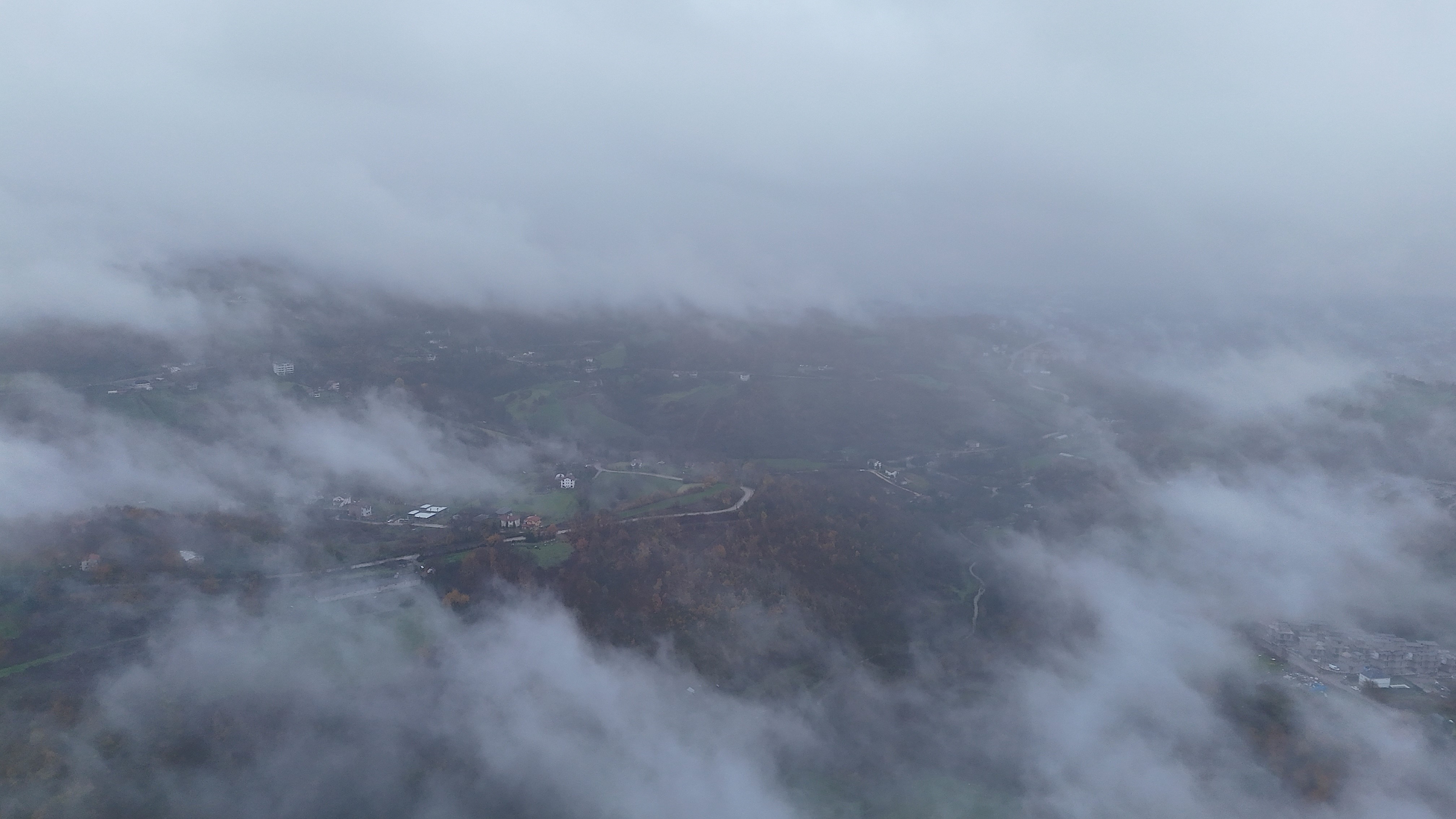 Kocaeli'de Aralık Ayının Son Günlerinde Etkili Olan Sis Ve Sonbaharın Renkleri, Yüksek Kesimlerde Kartpostallık Manzaralar Oluşturdu (1)