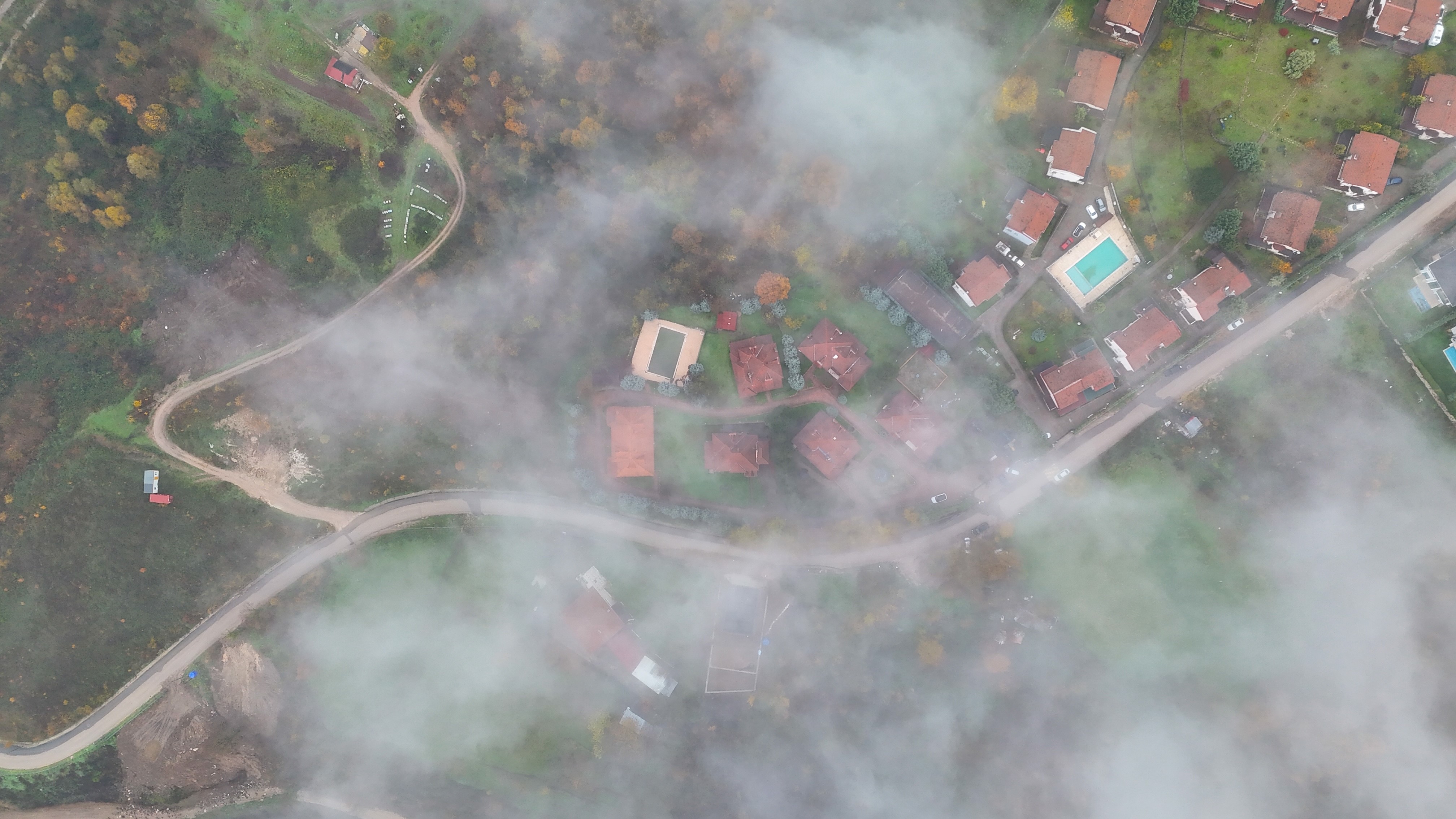 Kocaeli'de Aralık Ayının Son Günlerinde Etkili Olan Sis Ve Sonbaharın Renkleri, Yüksek Kesimlerde Kartpostallık Manzaralar Oluşturdu (4)