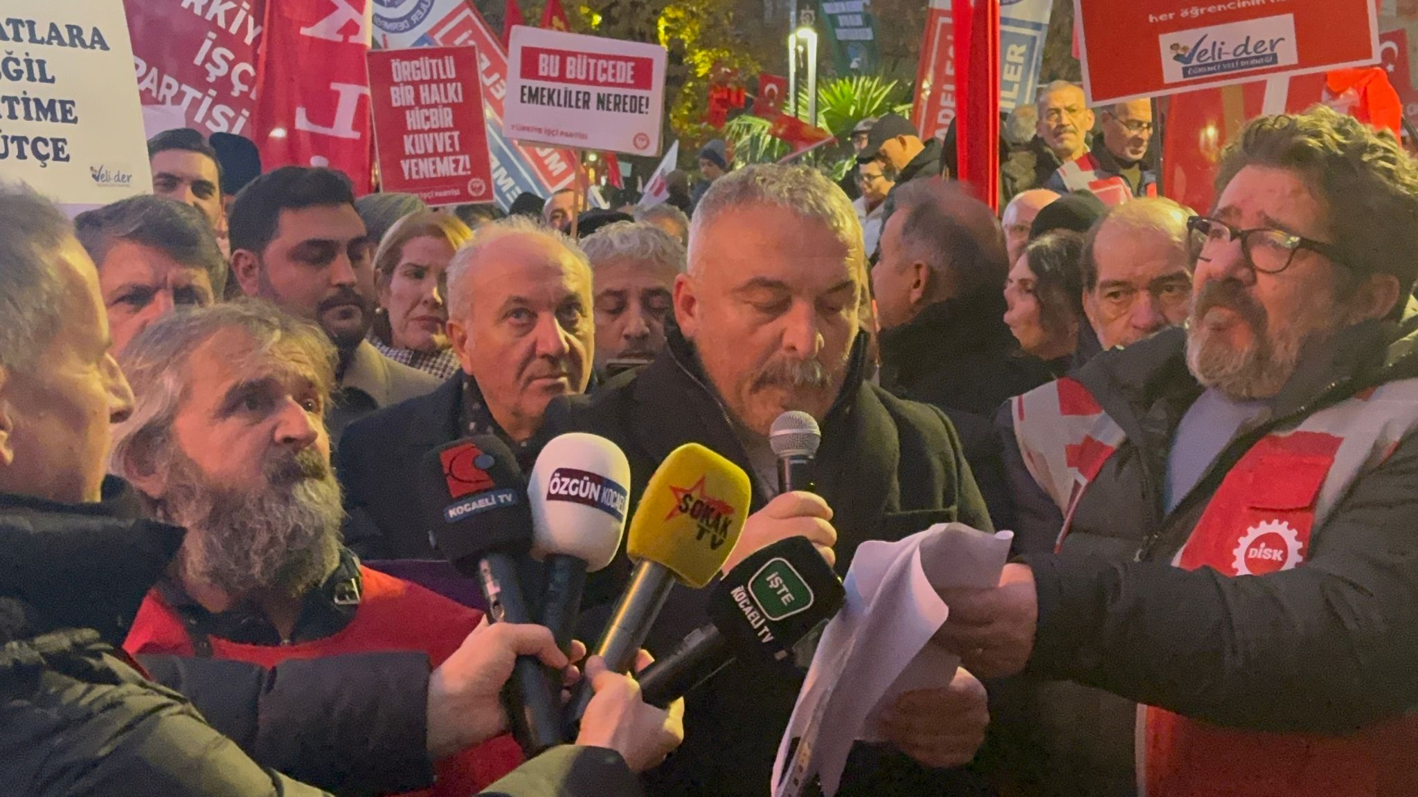 Kocaeli’de Emekliler 2026 Bütçesine Tepki İçin Sokağa Çıktı (5)