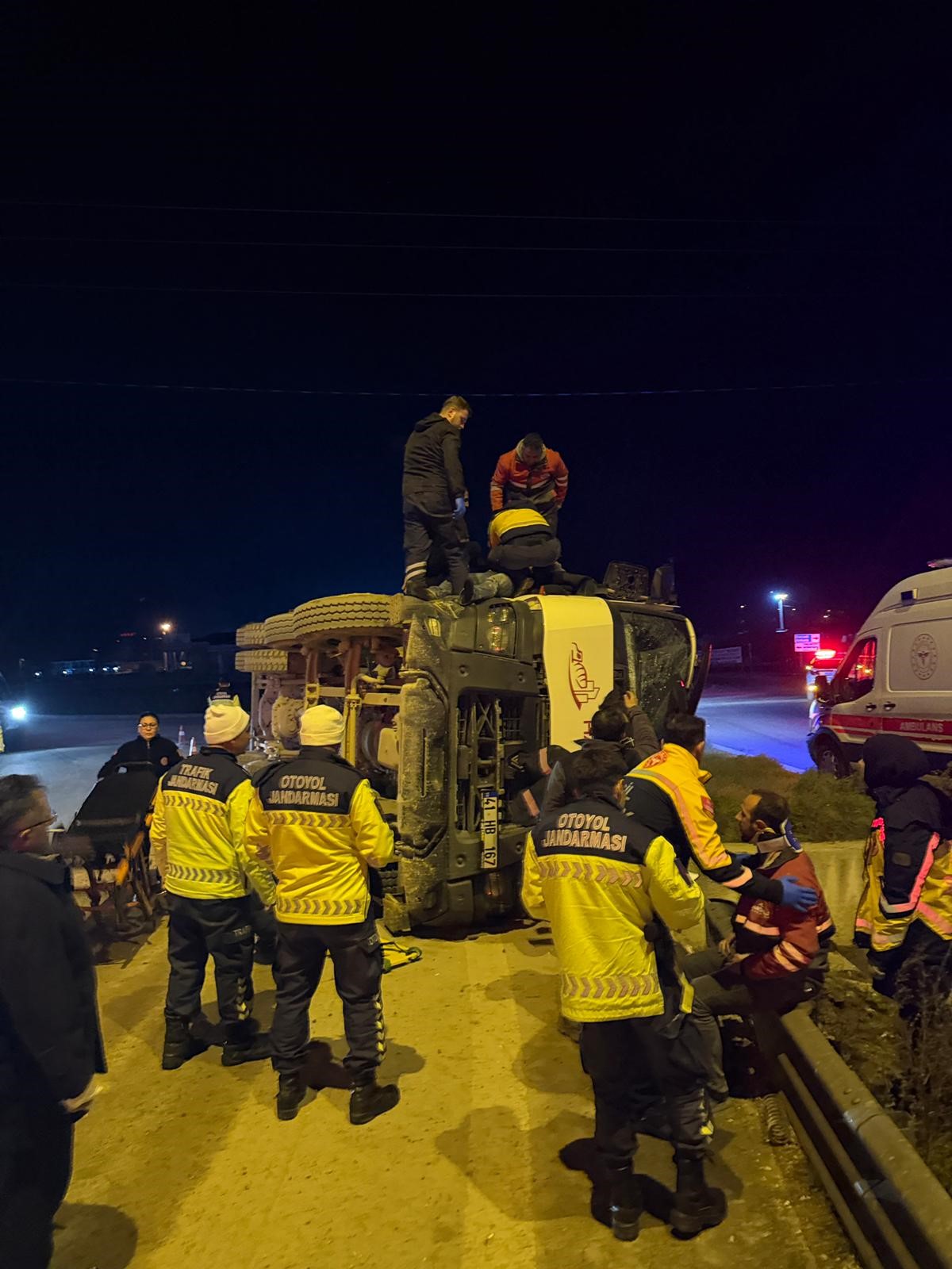 Kocaeli'de Kuzey Marmara Otoyolu'nda Kaza! 01