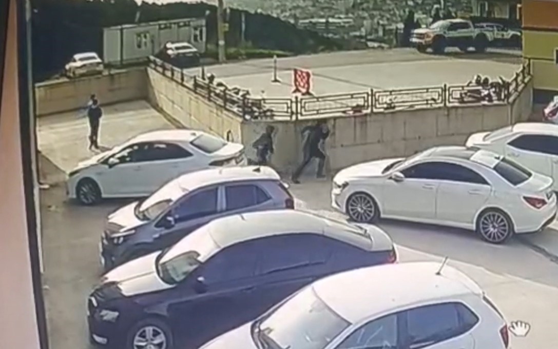 Kocaeli'de Okul Bahçesine Yorgun Mermi Düştü! O Anlar Kameralara Böyle Yansıdı 01