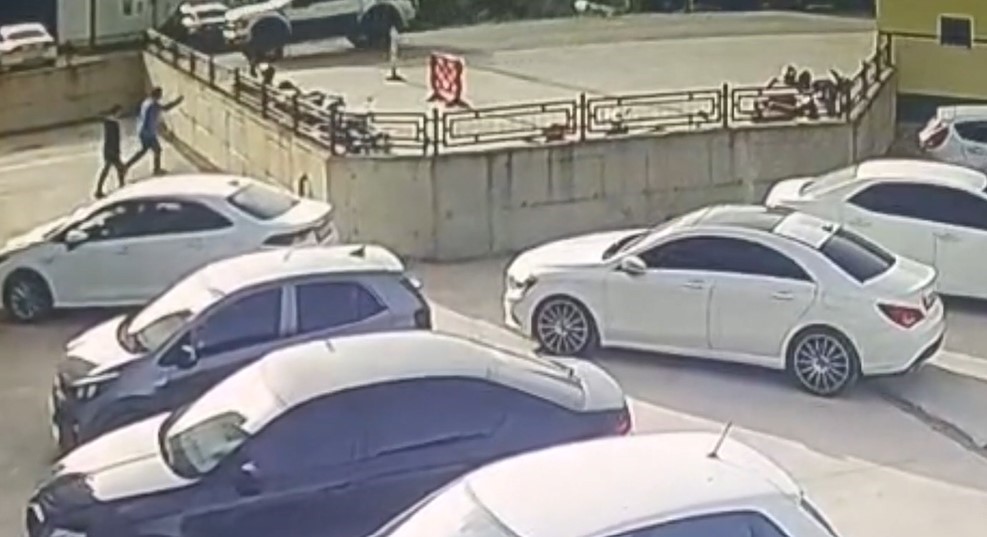 Kocaeli'de Okul Bahçesine Yorgun Mermi Düştü! O Anlar Kameralara Böyle Yansıdı 02