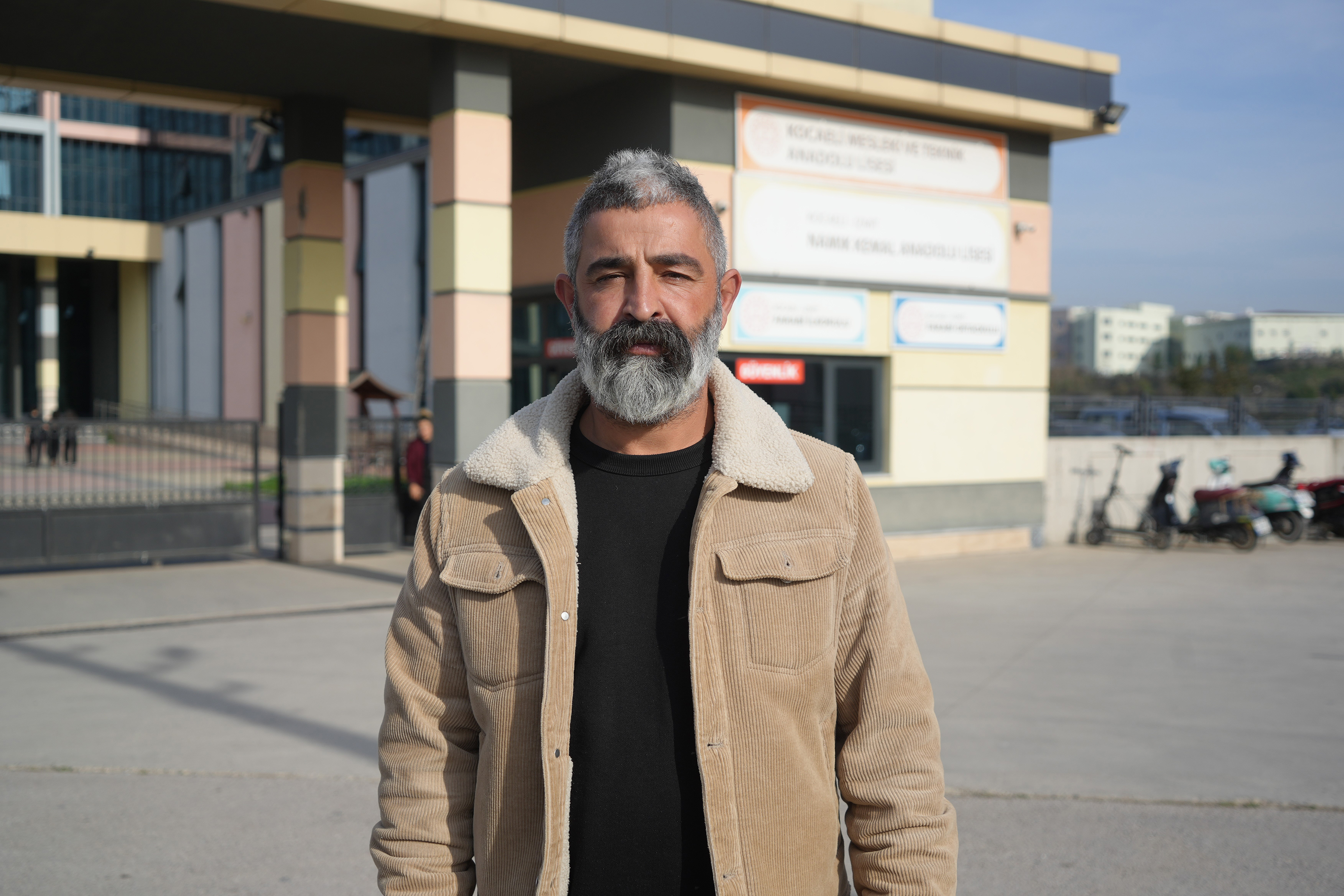 Kocaeli'de Okul Bahçesine Yorgun Mermi Düştü! O Anlar Kameralara Böyle Yansıdı 05