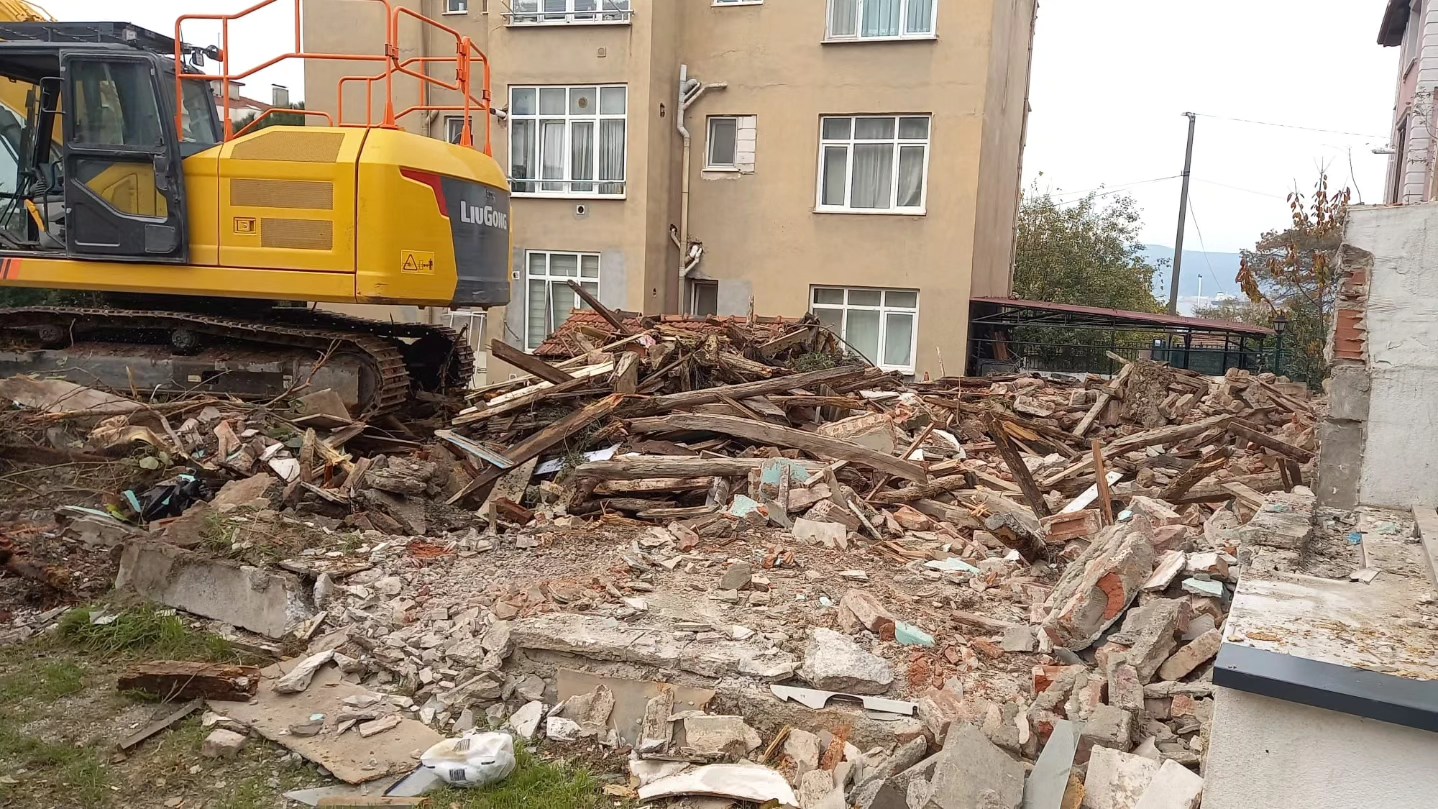 Kocaeli'de Riskli Yapılar Yıkılmaya Başlandı 3