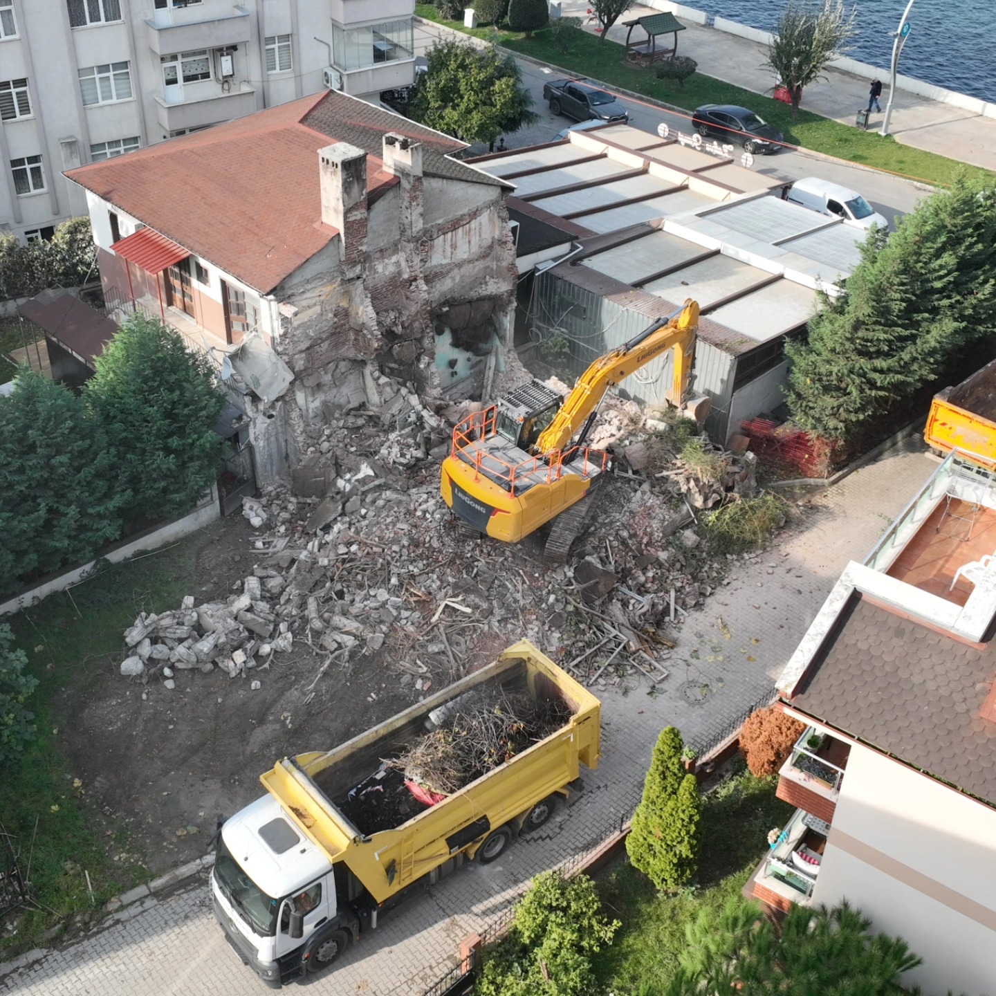 Kocaeli'de Riskli Yapılar Yıkılmaya Başlandı 4