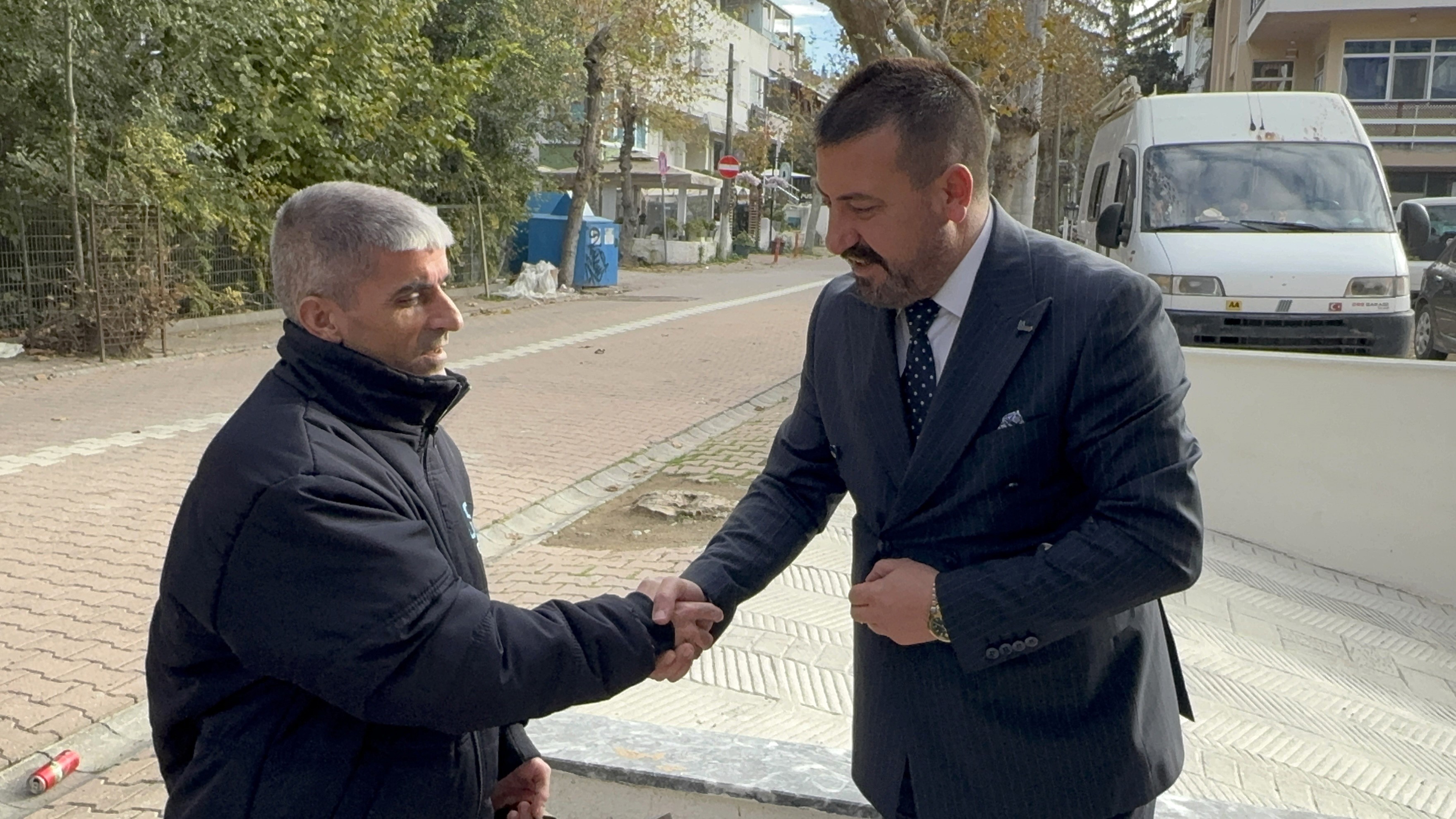 Kocaeli'de Sokakta 60 Bin Dolar Bulmuştu! Temizlik Görevlisinin Dürüstlüğü Ödüllendirildi 03