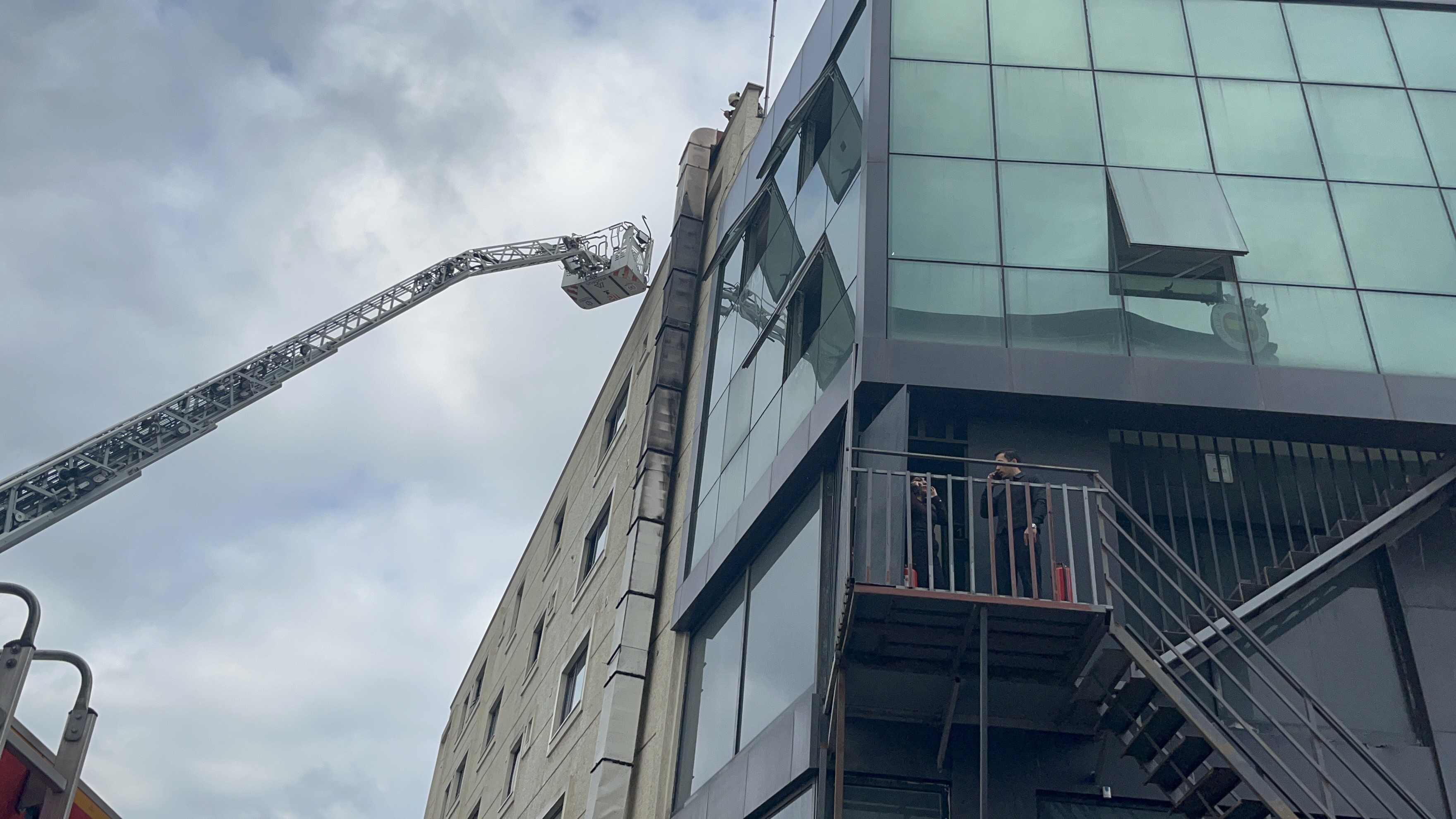 Kocaeli'de Yangın Paniği! Restoran'ta Yangın Çıktı, Otel Boşaltıldı 04