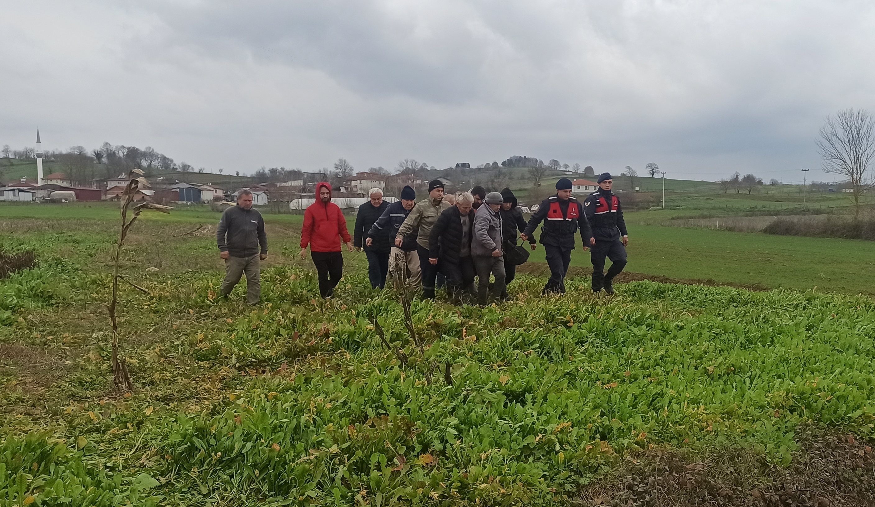 Kocaeli’nin Kandıra Ilçesinde Kaybolan 83 Yaşındaki Alzheimer Hastası Fehmi Altaş, Ekiplerin Ve Vatandaşların Katıldığı Arama Çalışmaları Sonucunda Evine Yaklaşık 1 Kilometre Mesafedeki Tarlada Hayatını Kaybetmiş Hal