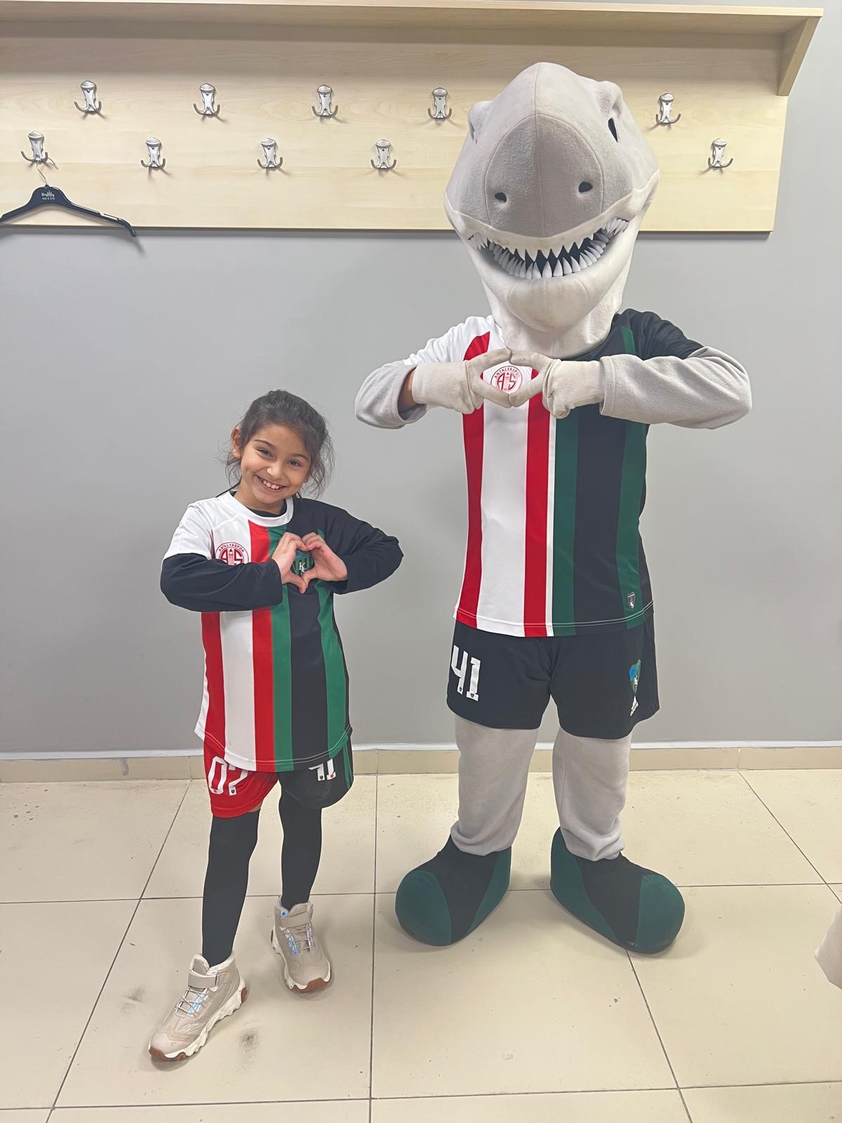 Kocaelispor–Antalyaspor Seremonisinde Kardeşlik Ve Vefa Mesajı (2)