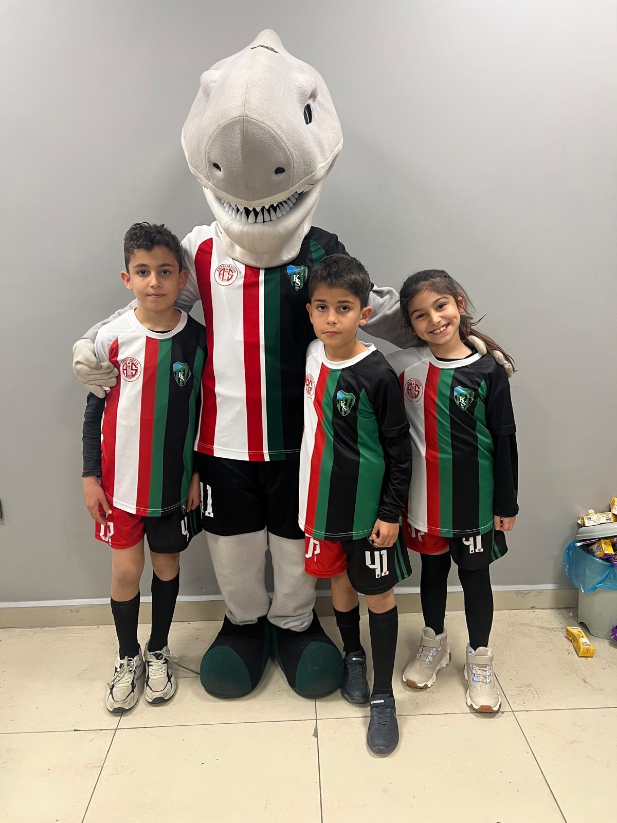 Kocaelispor–Antalyaspor Seremonisinde Kardeşlik Ve Vefa Mesajı (3)