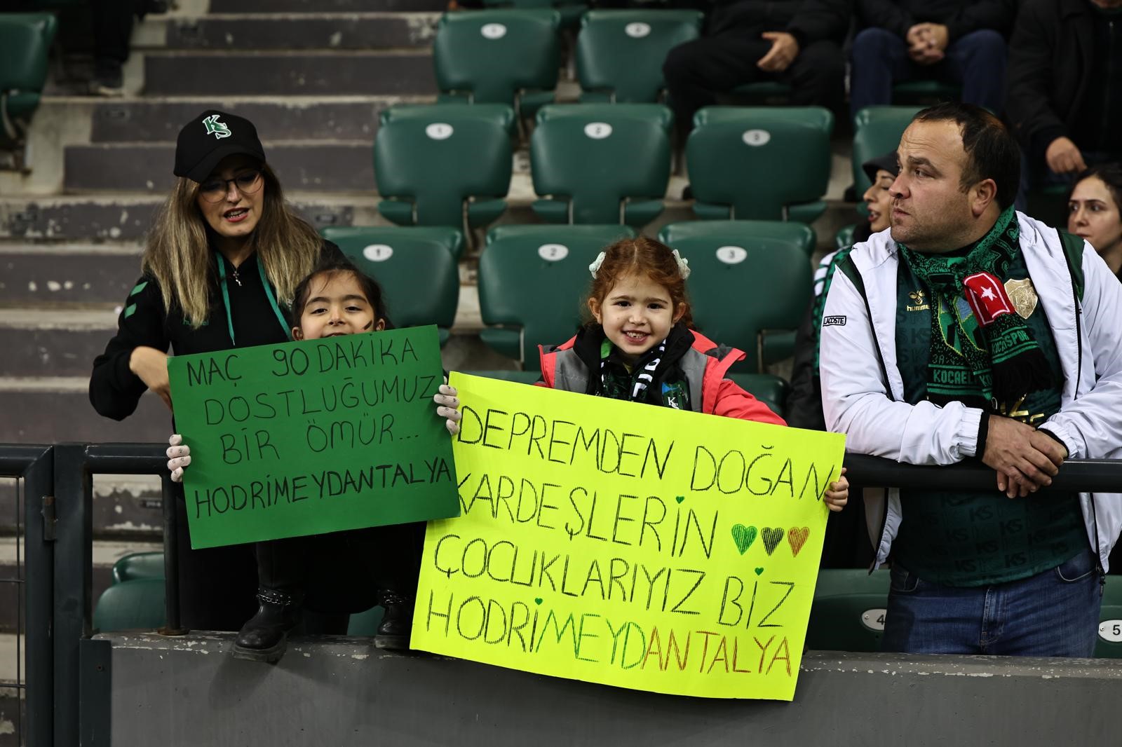 Kocaelispor–Antalyaspor Seremonisinde Kardeşlik Ve Vefa Mesajı (6)