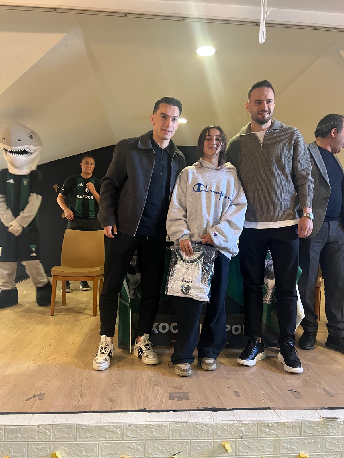 Kocaelisporlu Futbolcular Okullarda Coşkuyla Karşılandı (11)