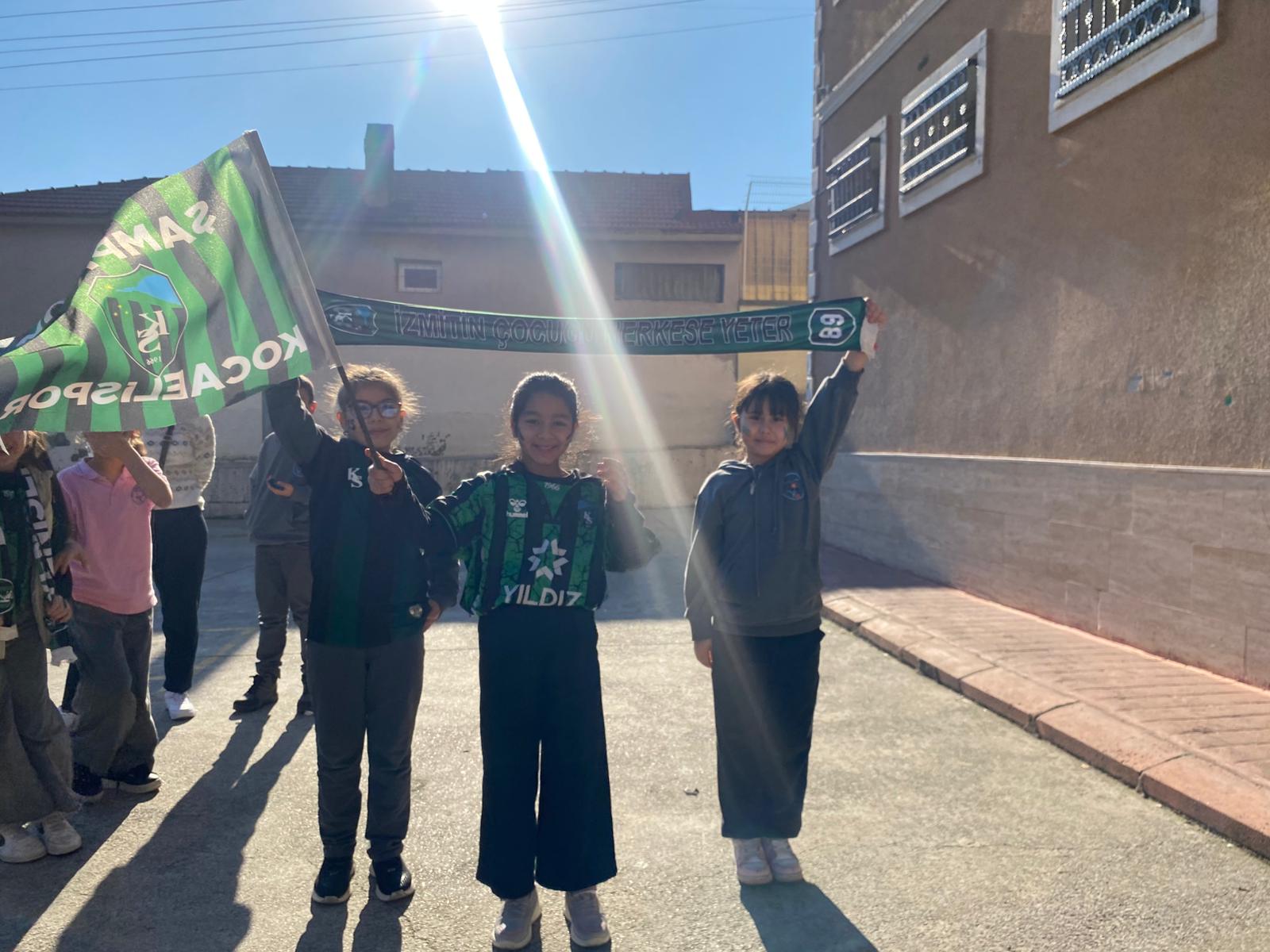 Kocaelisporlu Futbolcular Okullarda Coşkuyla Karşılandı (3)-1