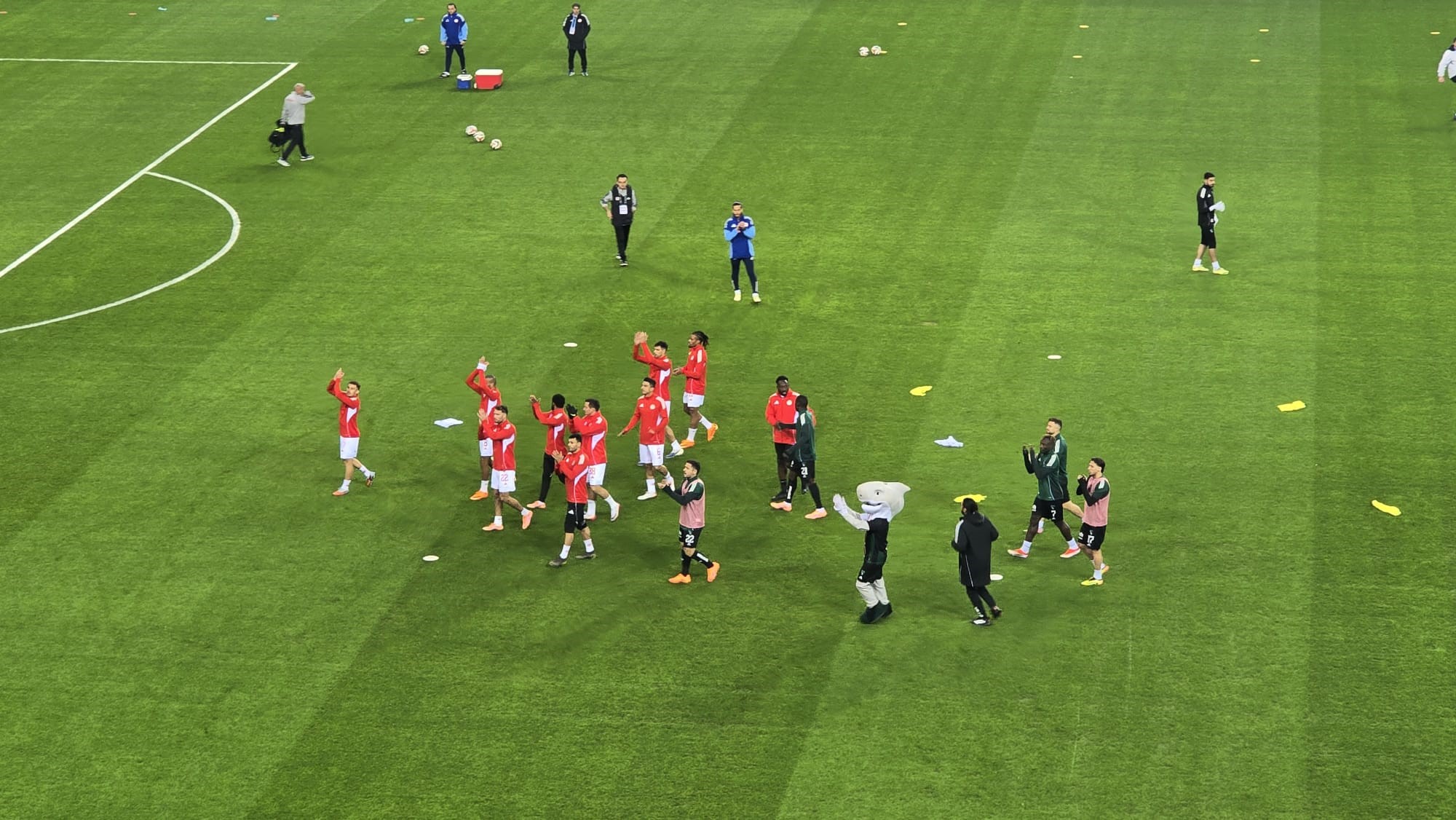 Kocaelispor’un Antalyaspor'u Ağırladığı Maç Öncesi İzmit’te Örnek Bir Kardeşlik Yaşandı. Taraftarlar Ve Esnaf, Konuk Ekibi Sevgiyle Karşıladı (6)