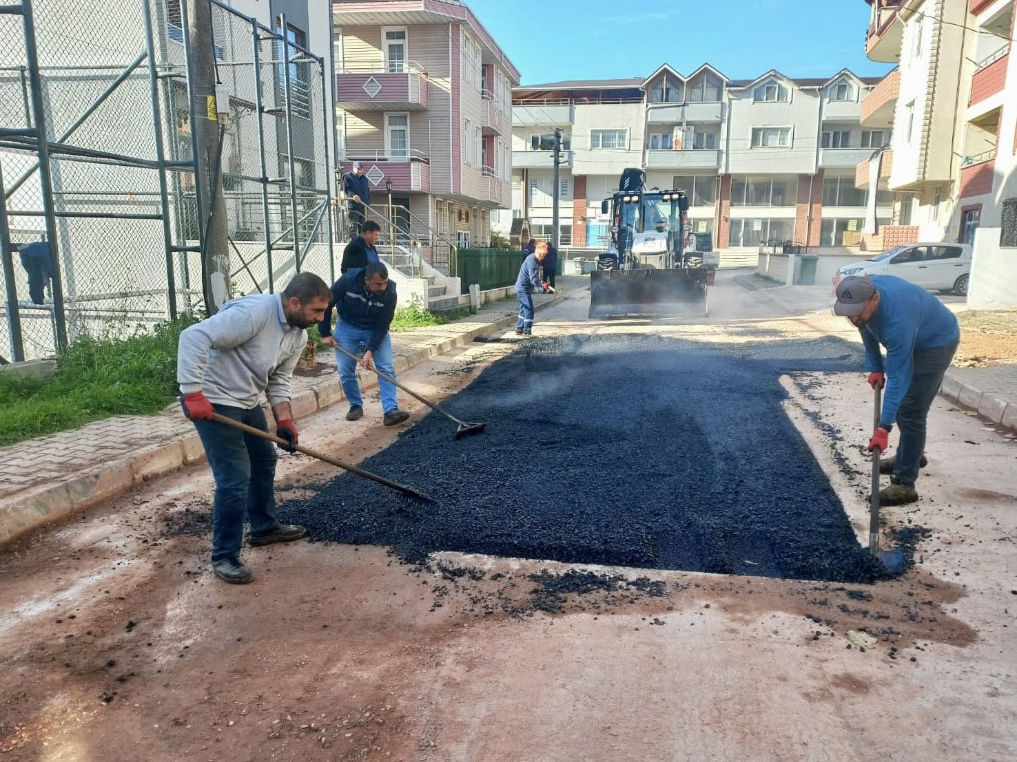 Körfez Belediyesi Yol Bakım Çalışmalarını Sürdürüyor (4)