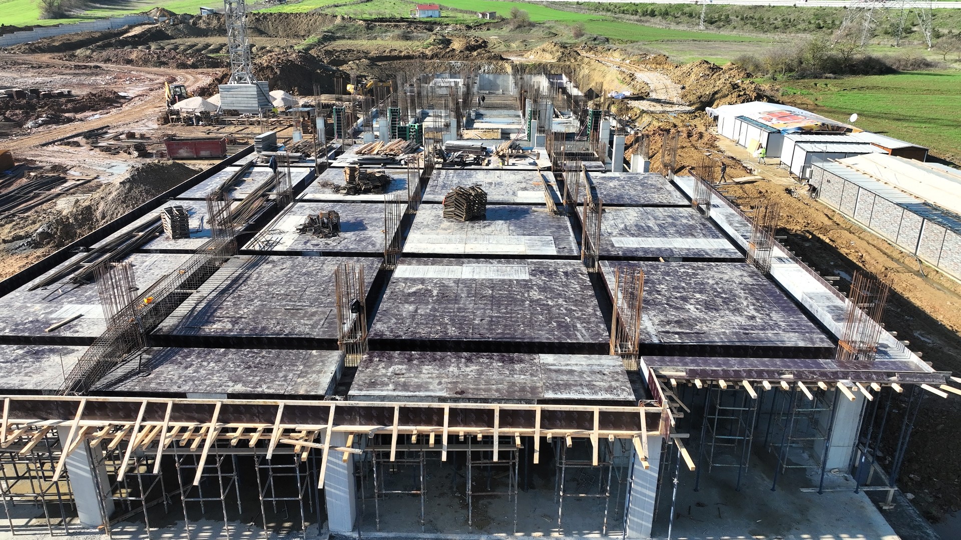 Körfez Sevindikli'de Spor Kompleksi Çalışmaları Sürüyor (1) 1