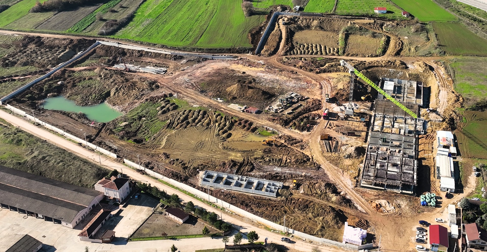 Körfez Sevindikli'de Spor Kompleksi Çalışmaları Sürüyor (3)