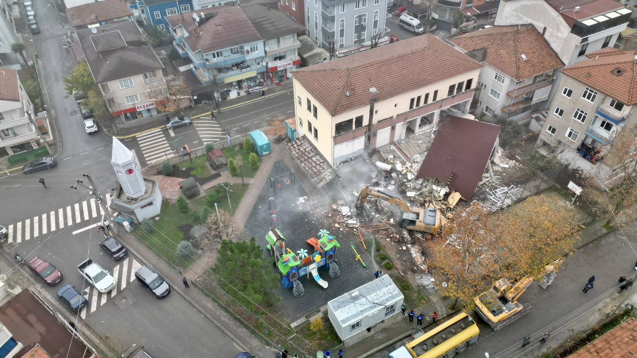 Körfez'de Riskli Binalar Yıkıldı(1)
