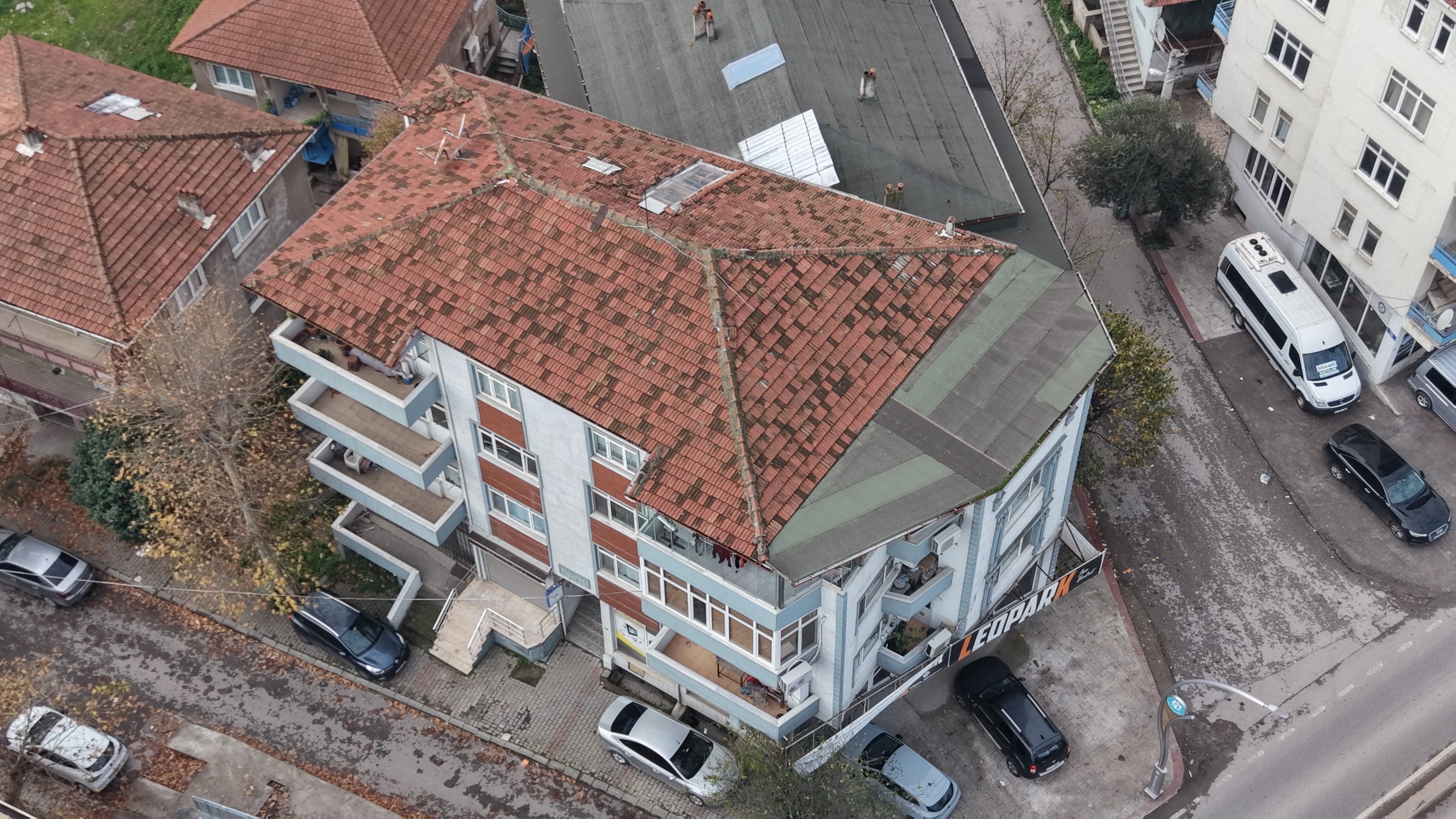 Mahkeme Kararıyla Yıkılmıştı, 1 Metre Yanına Tekrar Yapıldı! 08