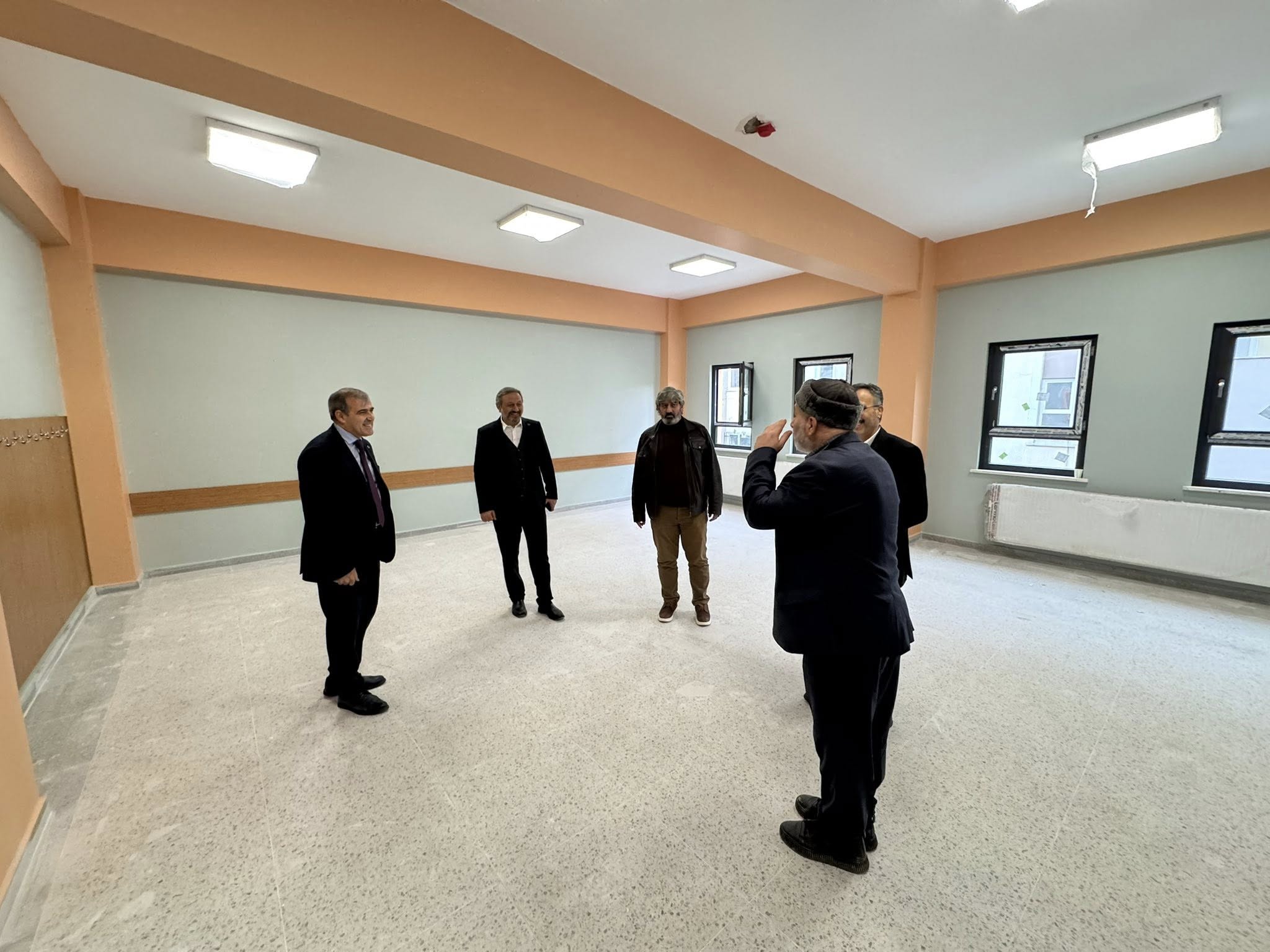 Mehmet Akif Yılmaz, Başiskele’de Yeni Ortaokul İnşaatını İnceledi (6)