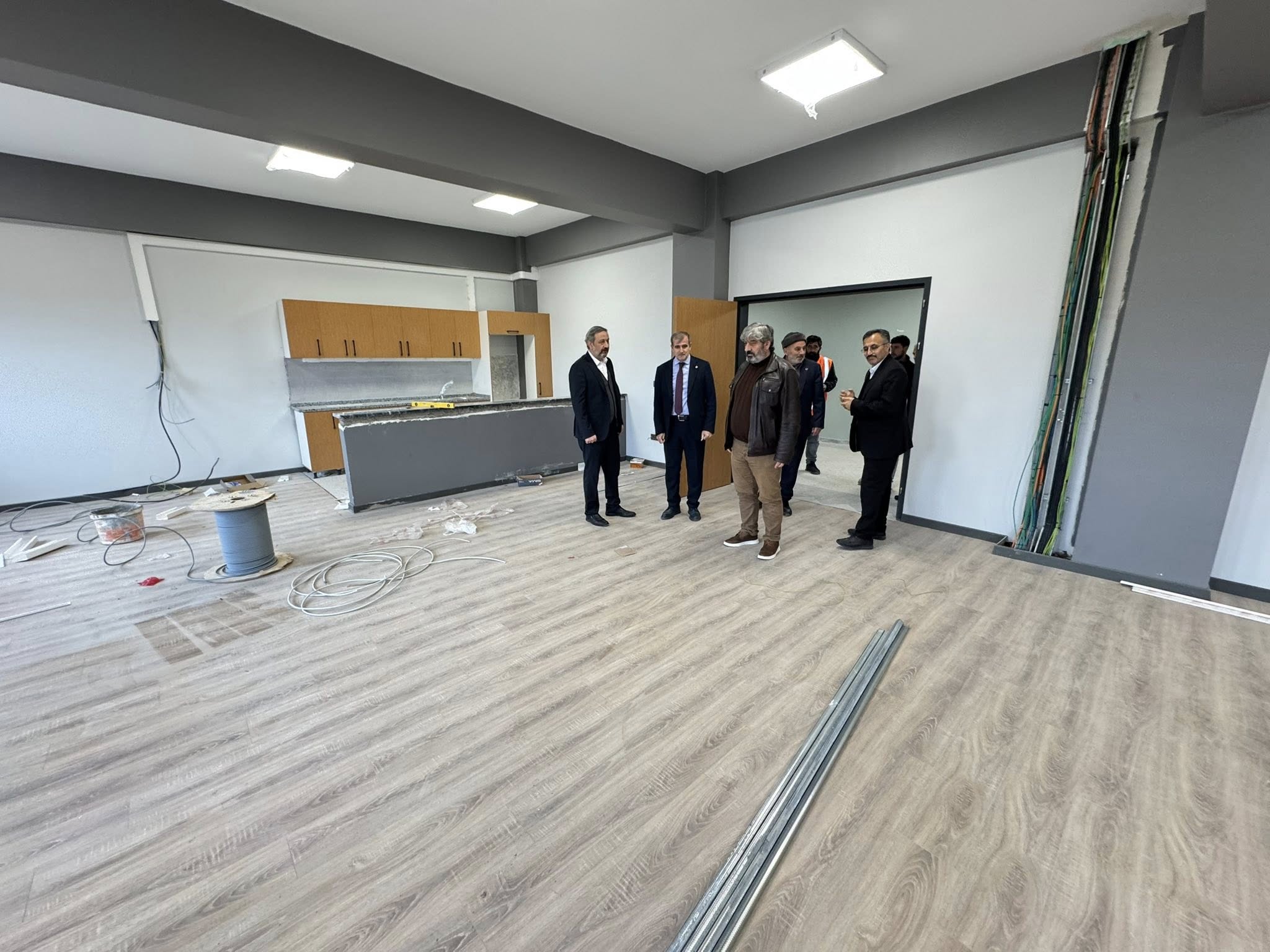 Mehmet Akif Yılmaz, Başiskele’de Yeni Ortaokul İnşaatını İnceledi (7)