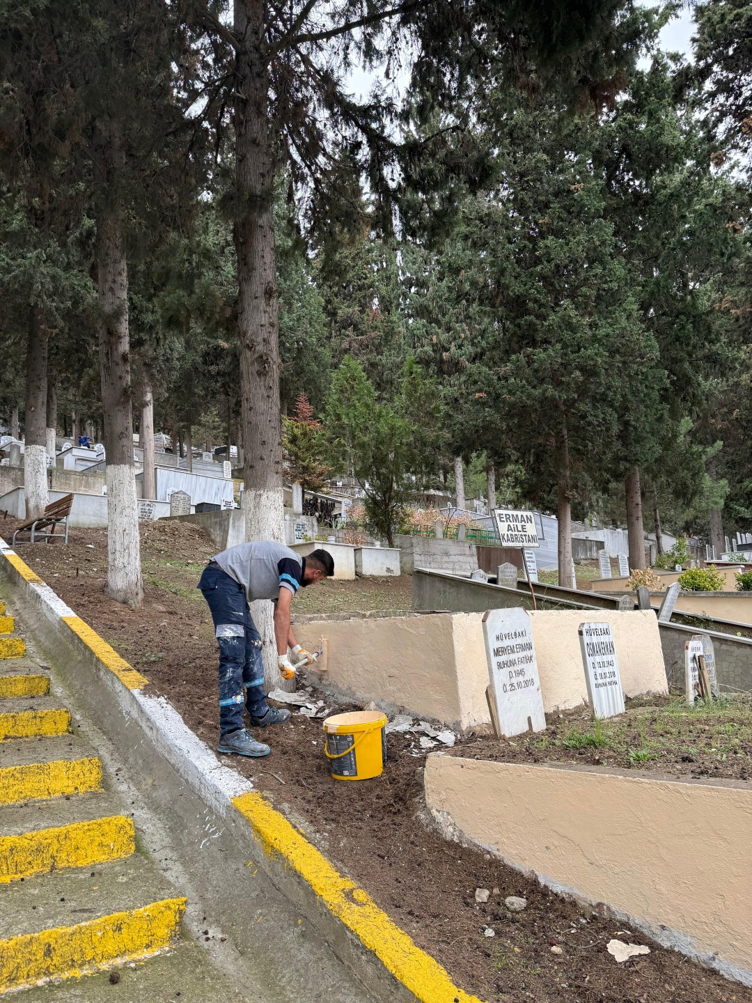 Mezarlıklarda Durmaksızın Çalışmaya Devam (2)