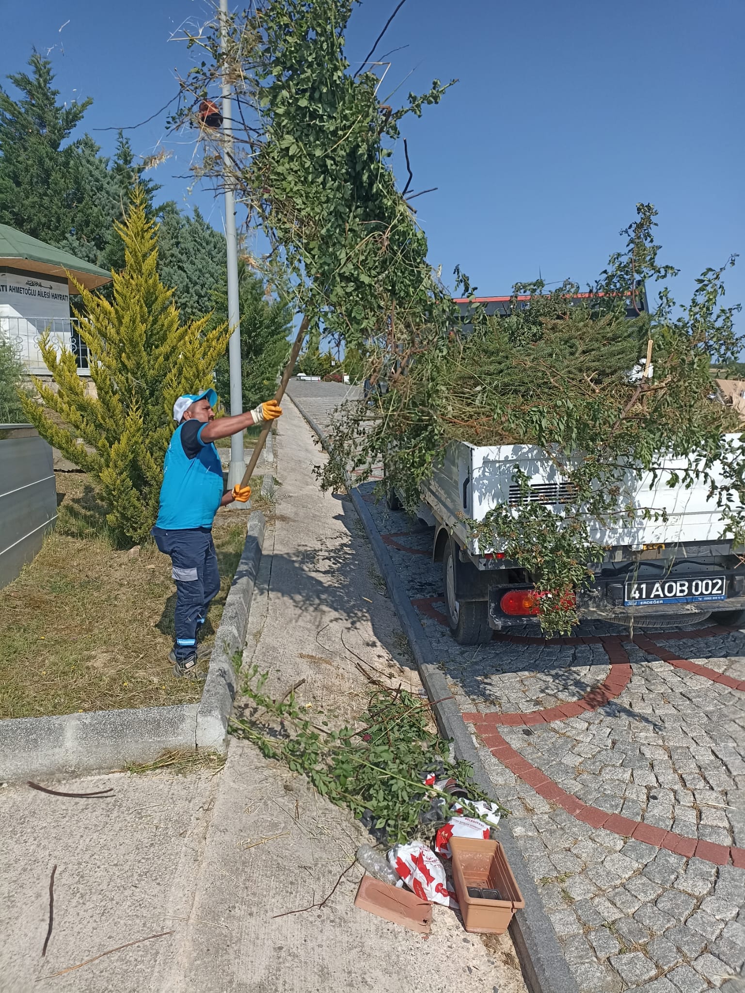 Mezarlıklarda Durmaksızın Çalışmaya Devam (3)