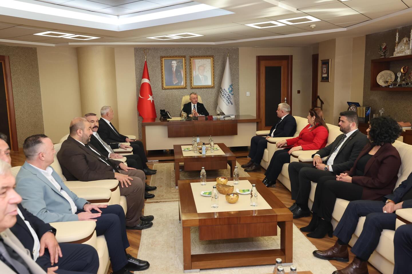 Mhp Kocaeli İl Başkanı Tuncay Batı Ve 12 Ilçe Başkanı, Büyükşehir Belediye Başkanı Tahir Büyükakın’ı Makamında Ziyaret Etti (2)