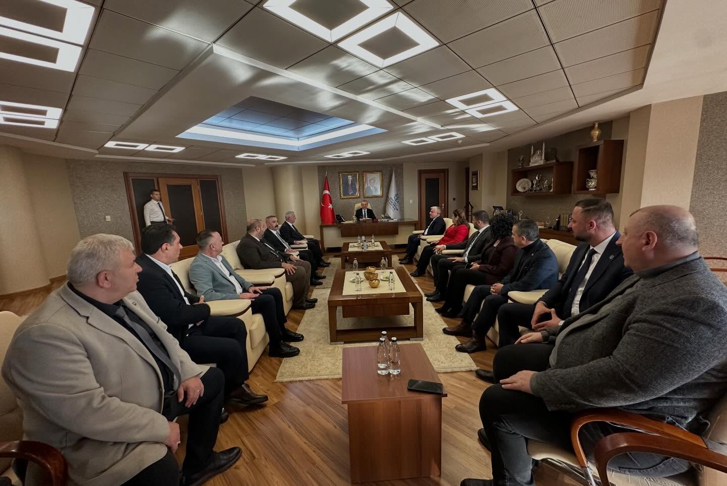Mhp Kocaeli İl Başkanı Tuncay Batı Ve 12 Ilçe Başkanı, Büyükşehir Belediye Başkanı Tahir Büyükakın’ı Makamında Ziyaret Etti (4)