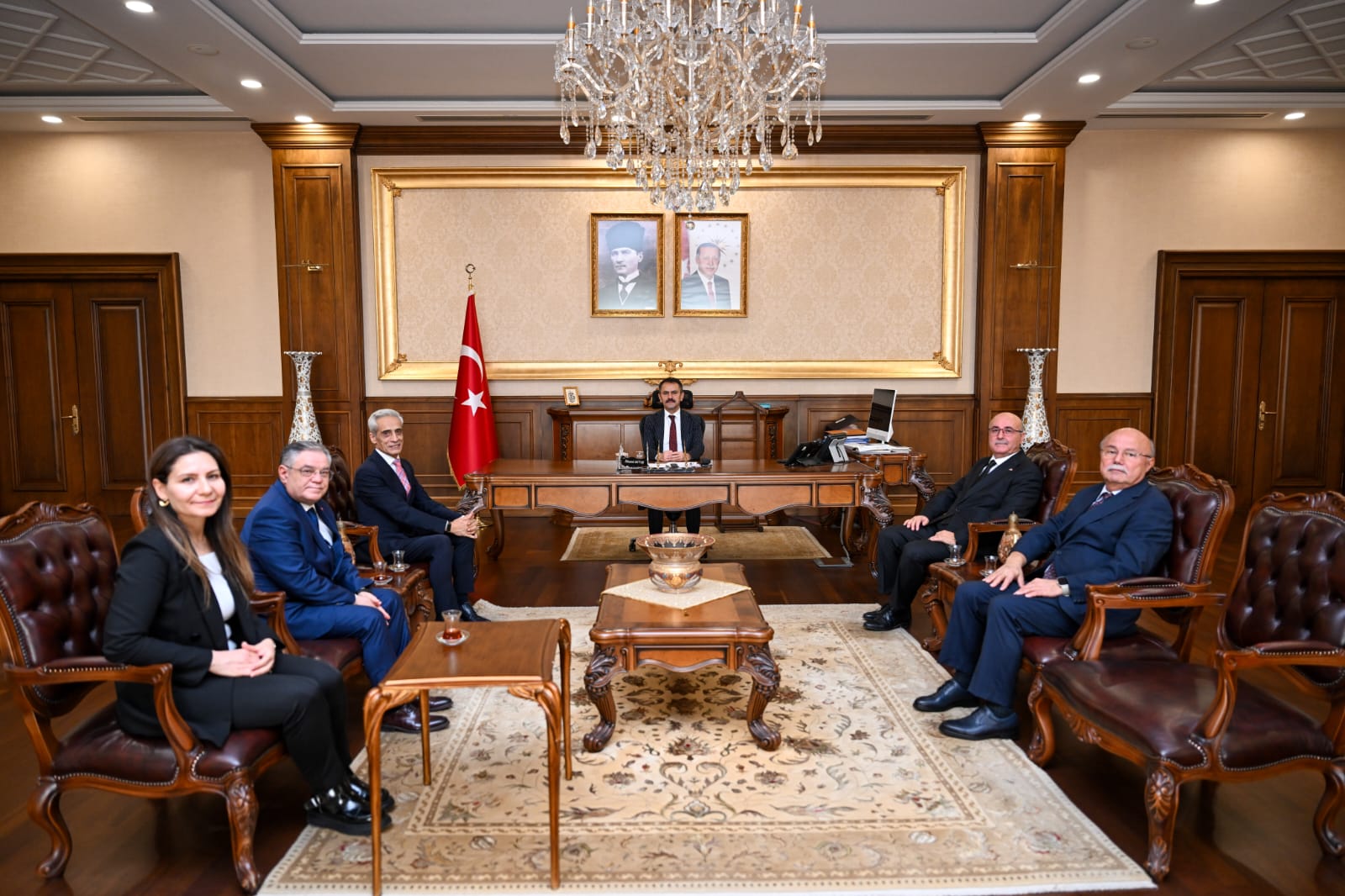 Özel Körfezim Eğitim Kurumları Yöneticileri, Vali İlhami Aktaş’ı Makamında Ziyaret Ederek Kurum Faaliyetleri Hakkında Bilgi Verdi.