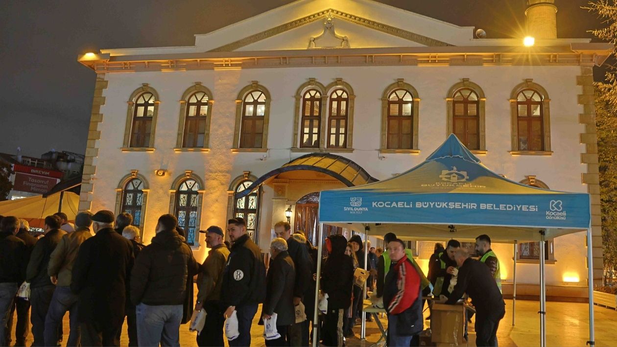 Regaib Kandili’nde Kocaeli Büyükşehir’den Vatandaşa Kandil Simidi (1)