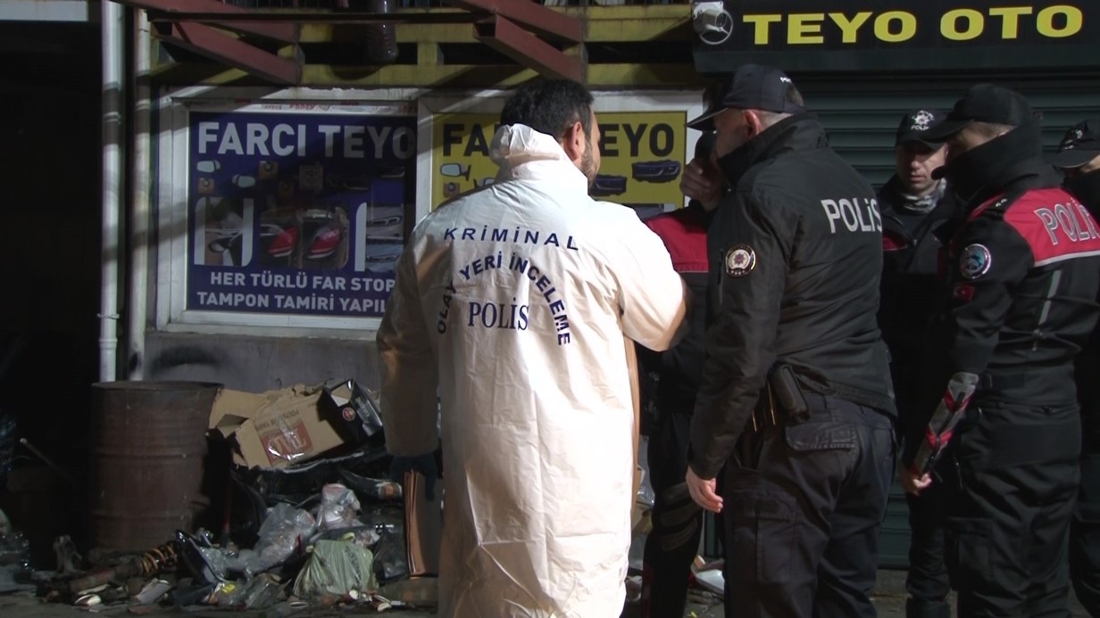 Sanayi Sitesinde Gece Yangını 1 Kişi Hayatını Kaybetti (1)