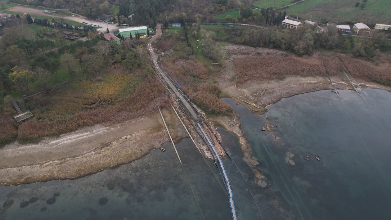 Sapanca Gölü Alarm Veriyor! 65 Yılın En Büyük Çekilmesi Kıyıları Çöle Çevirdi (6)