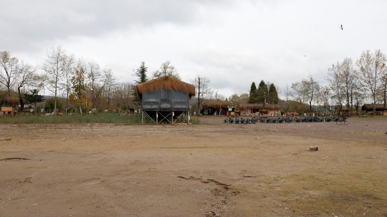 Sapanca Gölü’nde Tehlikeli Çekilme Eşme Sahili Alarm Veriyor (4)