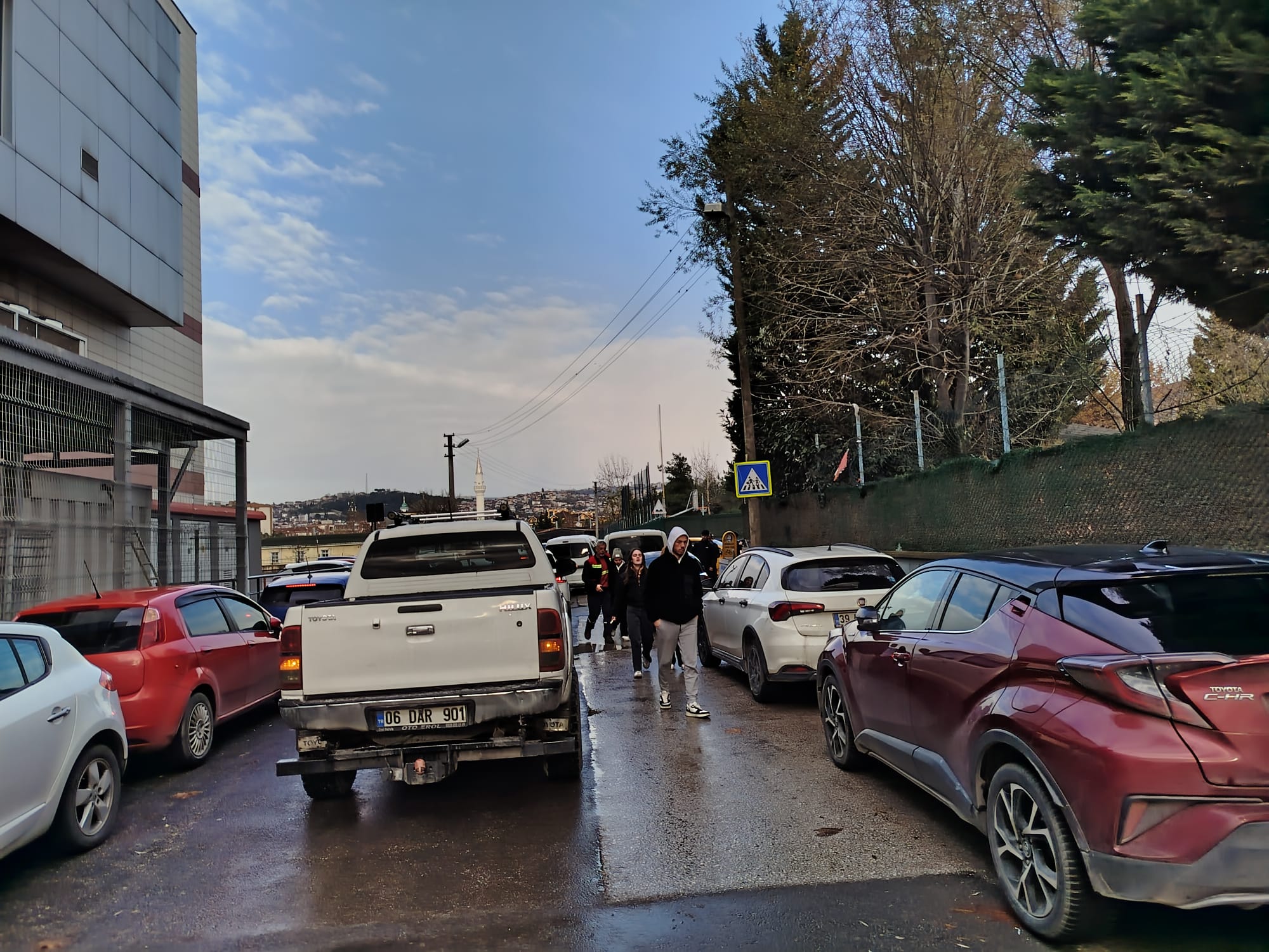 Son Dakika! Yahyakaptan Başöğretmen Lisesi'ne Silahlı Saldırı 1