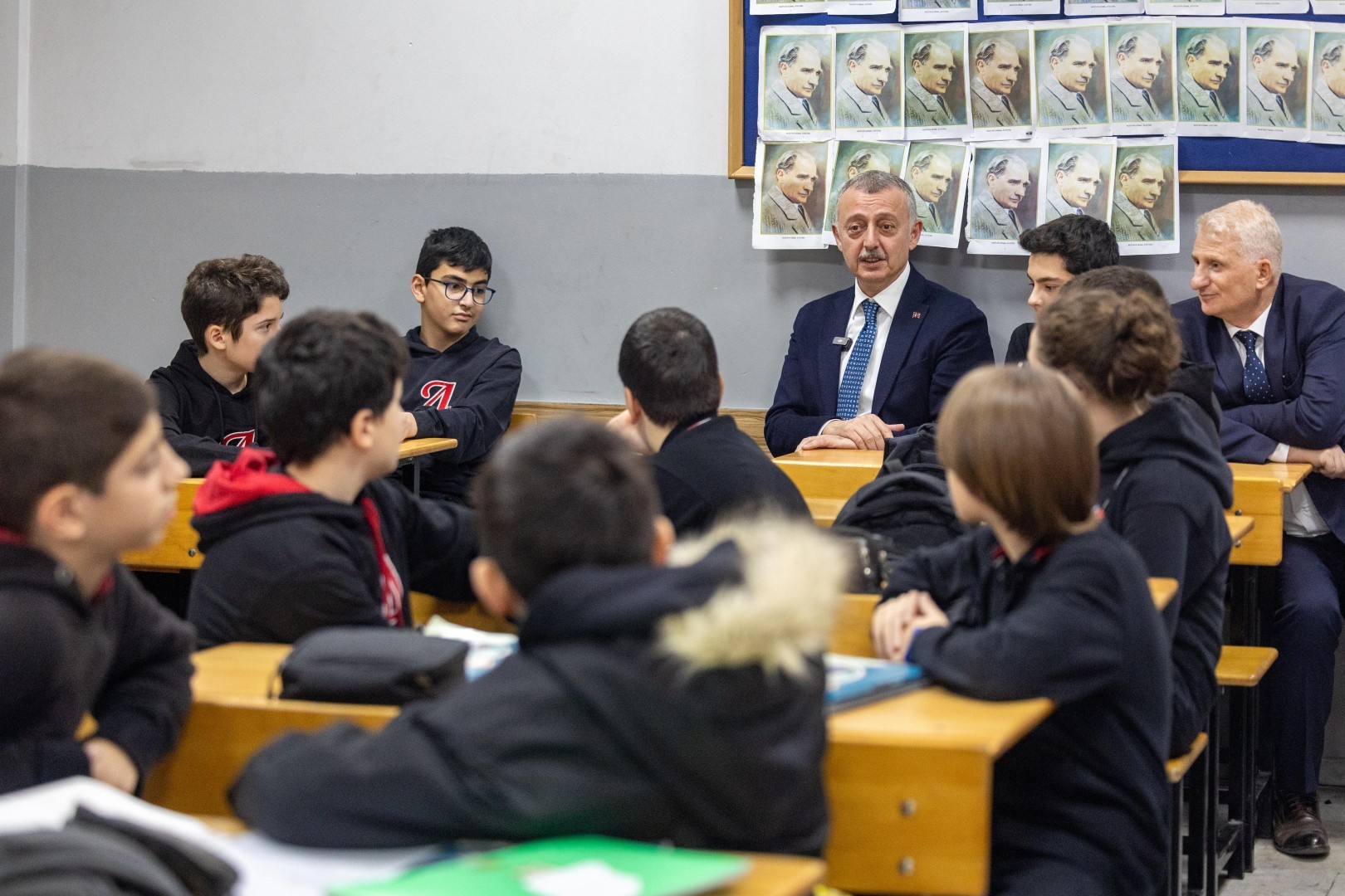 Tahir Büyükakın, Sınıf Başkanı Berat’ın Seçim Vaadini Yerine Getirdi 01
