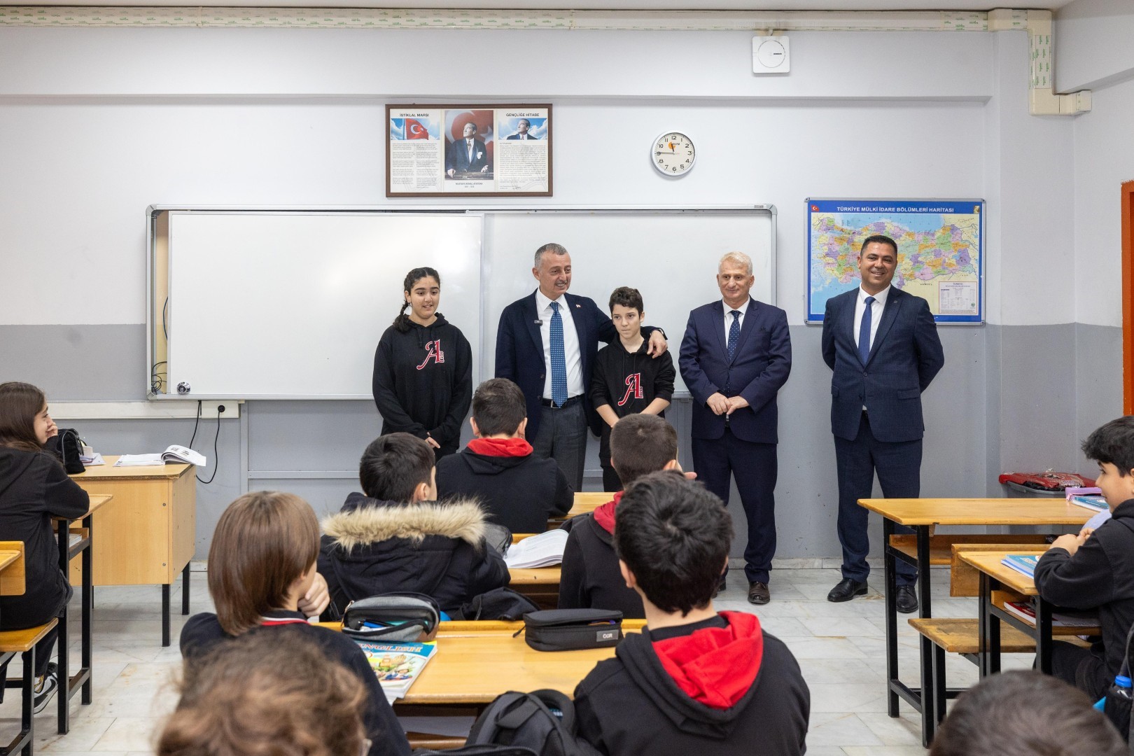 Tahir Büyükakın, Sınıf Başkanı Berat’ın Seçim Vaadini Yerine Getirdi 03
