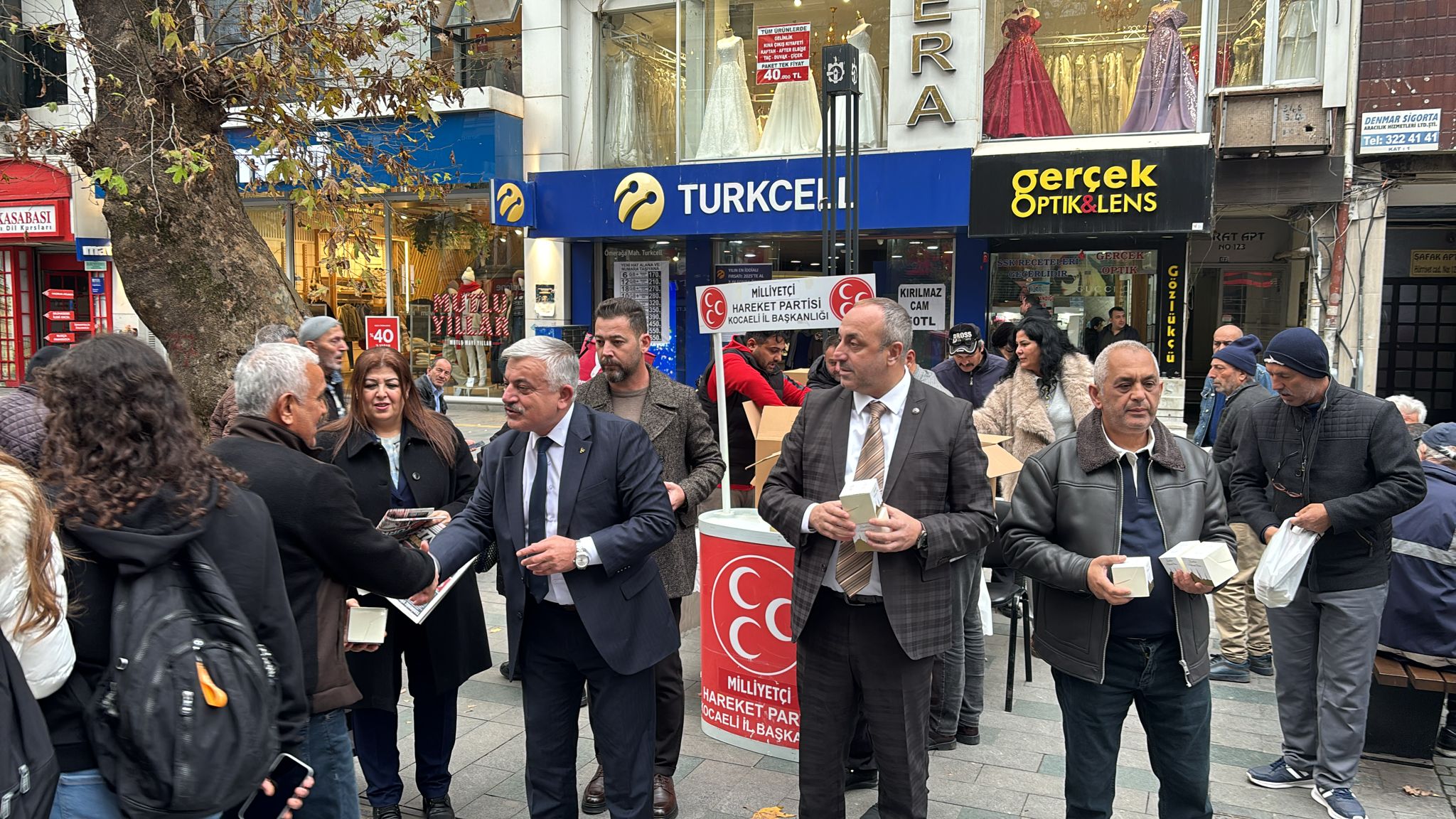 Tuncay Batı Ve İlker Kazan İzmit'te Kandil Simidi Dağıttı 1