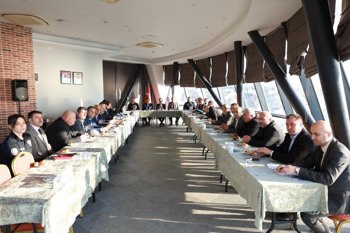 Vali İlhami Aktaş Derinceli Muhtarla Buluştu 2