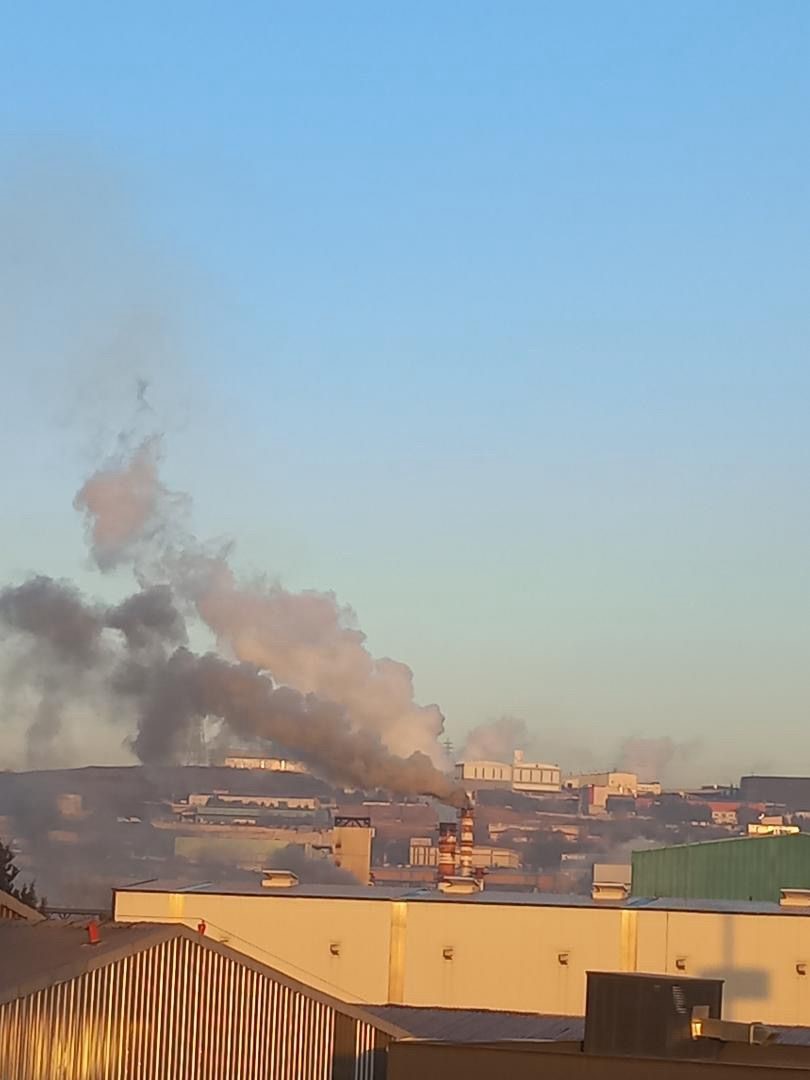 Vatandaş İsyanda! Dilovası’nda Fabrika Bacasından Yükselen Siyah Duman Tepki Çekti