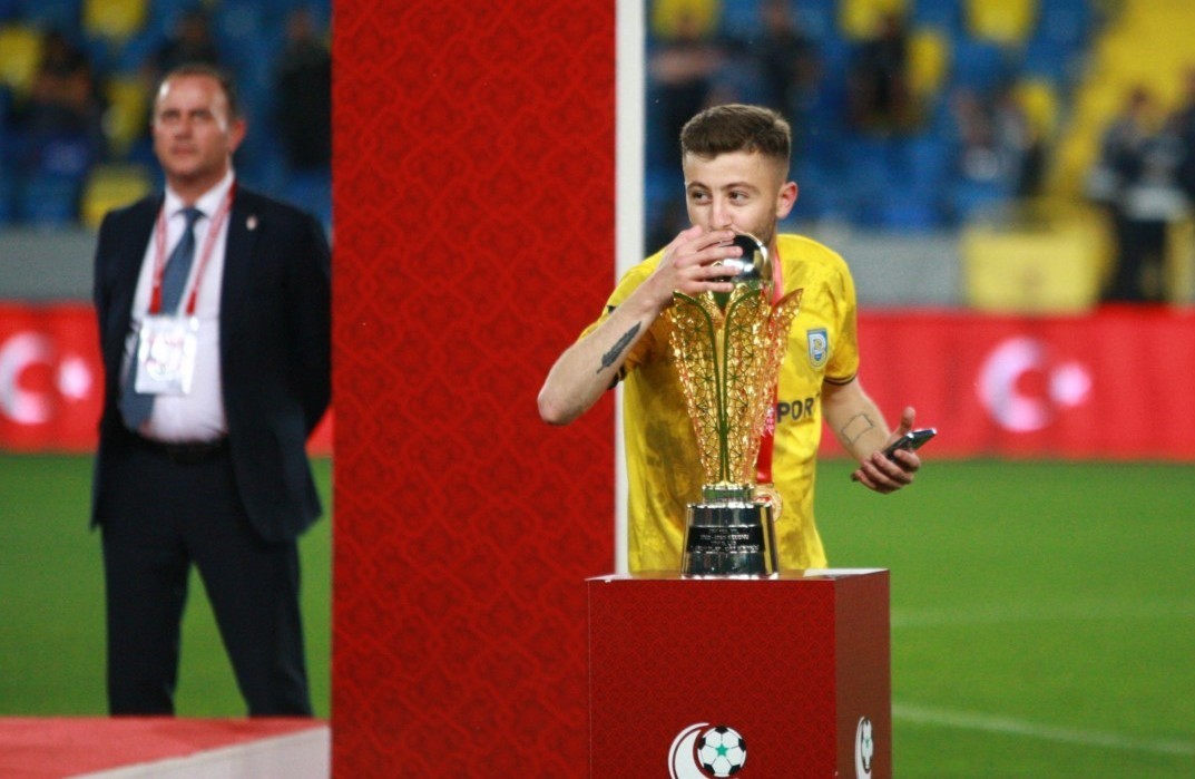 Vurulan Futbolcu Uğurcan Bekçi Hayatını Kaybetti (2)